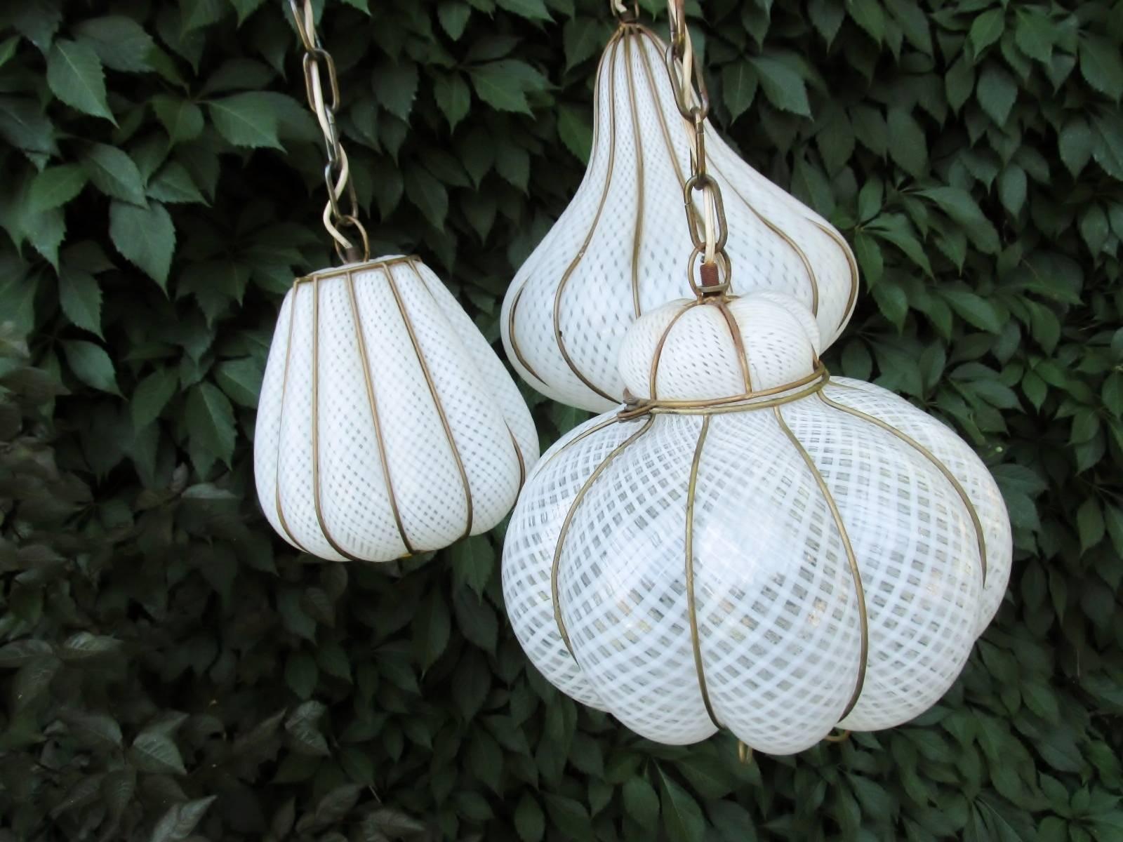 Midcentury Feldman Triple Pendant Italian Caged Latticino Glass Chandelier Lamp For Sale 4
