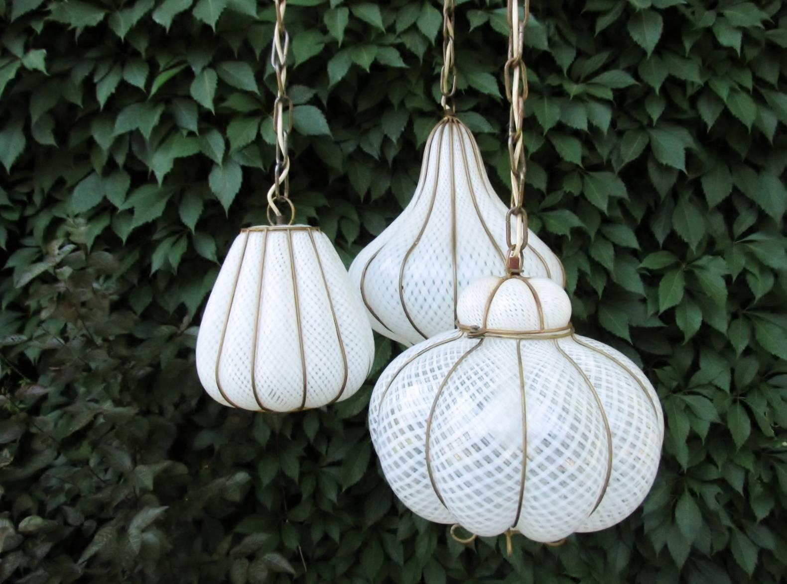 Hollywood Regency Midcentury Feldman Triple Pendant Italian Caged Latticino Glass Chandelier Lamp For Sale