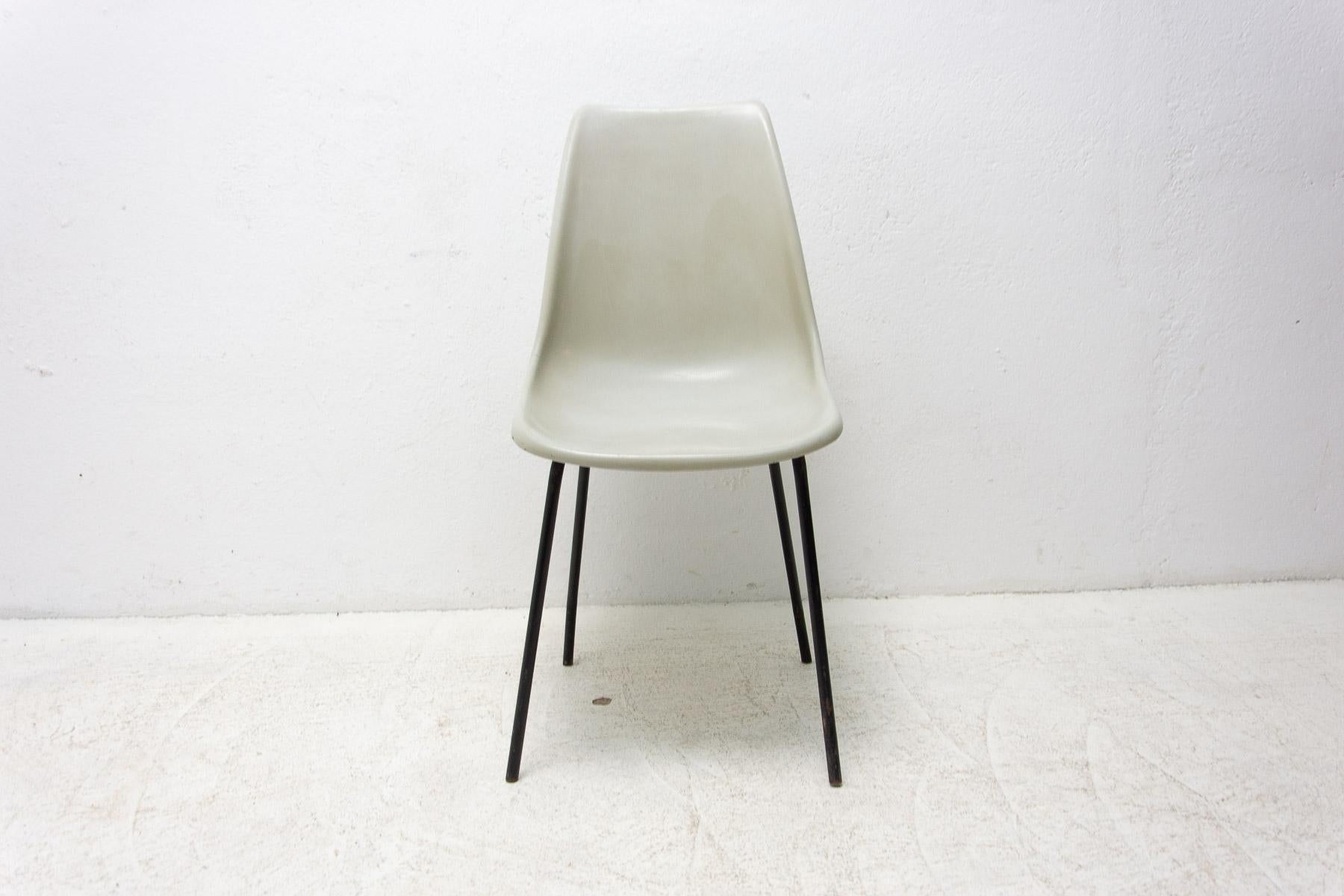 Midcentury Fiberglass Chairs by Miroslav Navrátil for Vertex, 1960´S, Set of 3 5