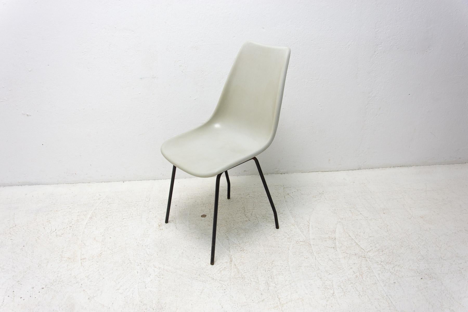 Midcentury Fiberglass Chairs by Miroslav Navrátil for Vertex, 1960´S, Set of 3 9