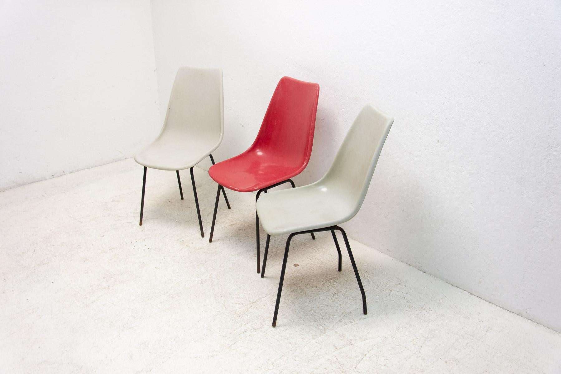 20th Century Midcentury Fiberglass Chairs by Miroslav Navrátil for Vertex, 1960´S, Set of 3