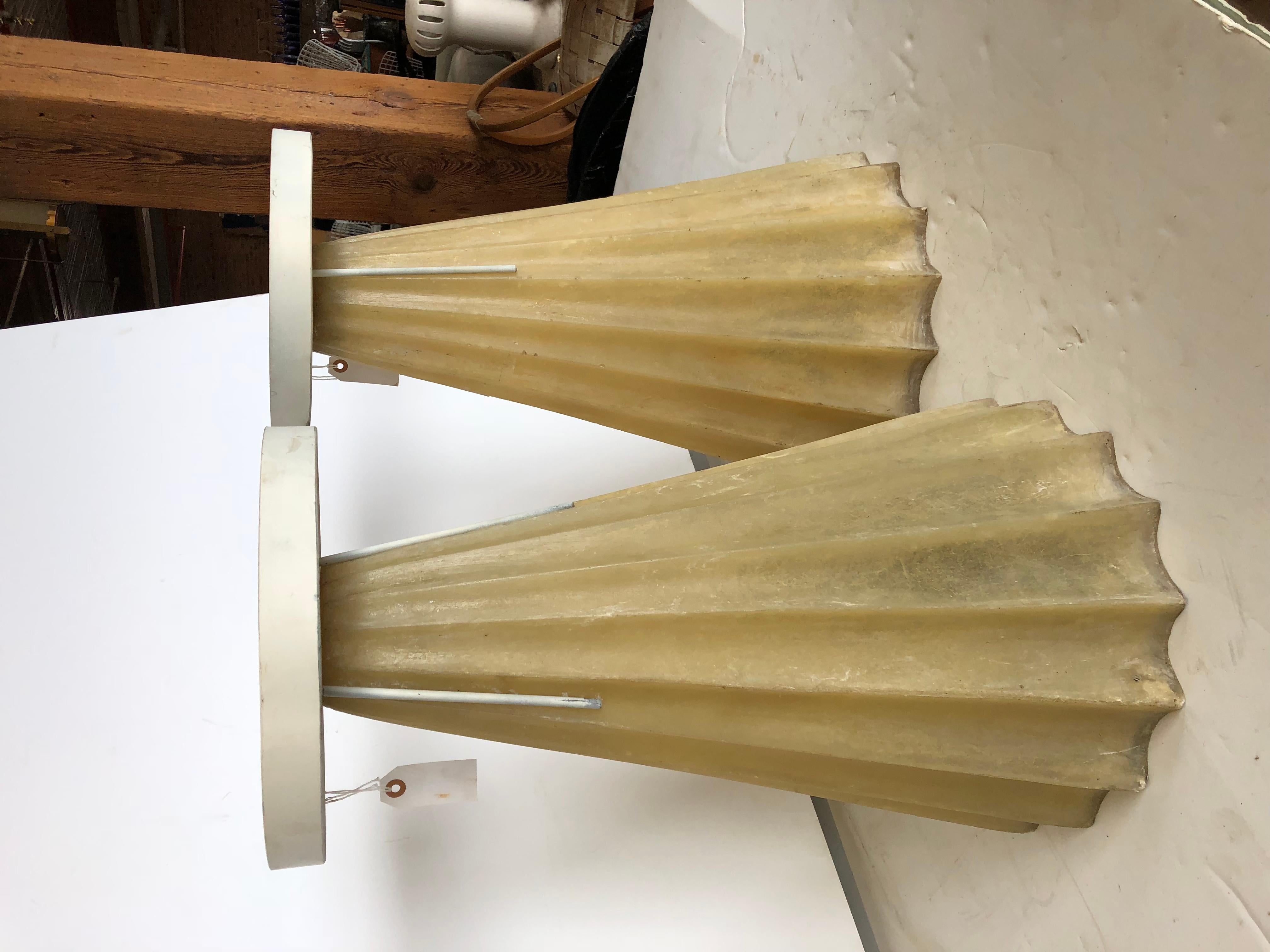 Midcentury Fiberglass Pedestals or Plant Stands In Good Condition For Sale In Chicago, IL