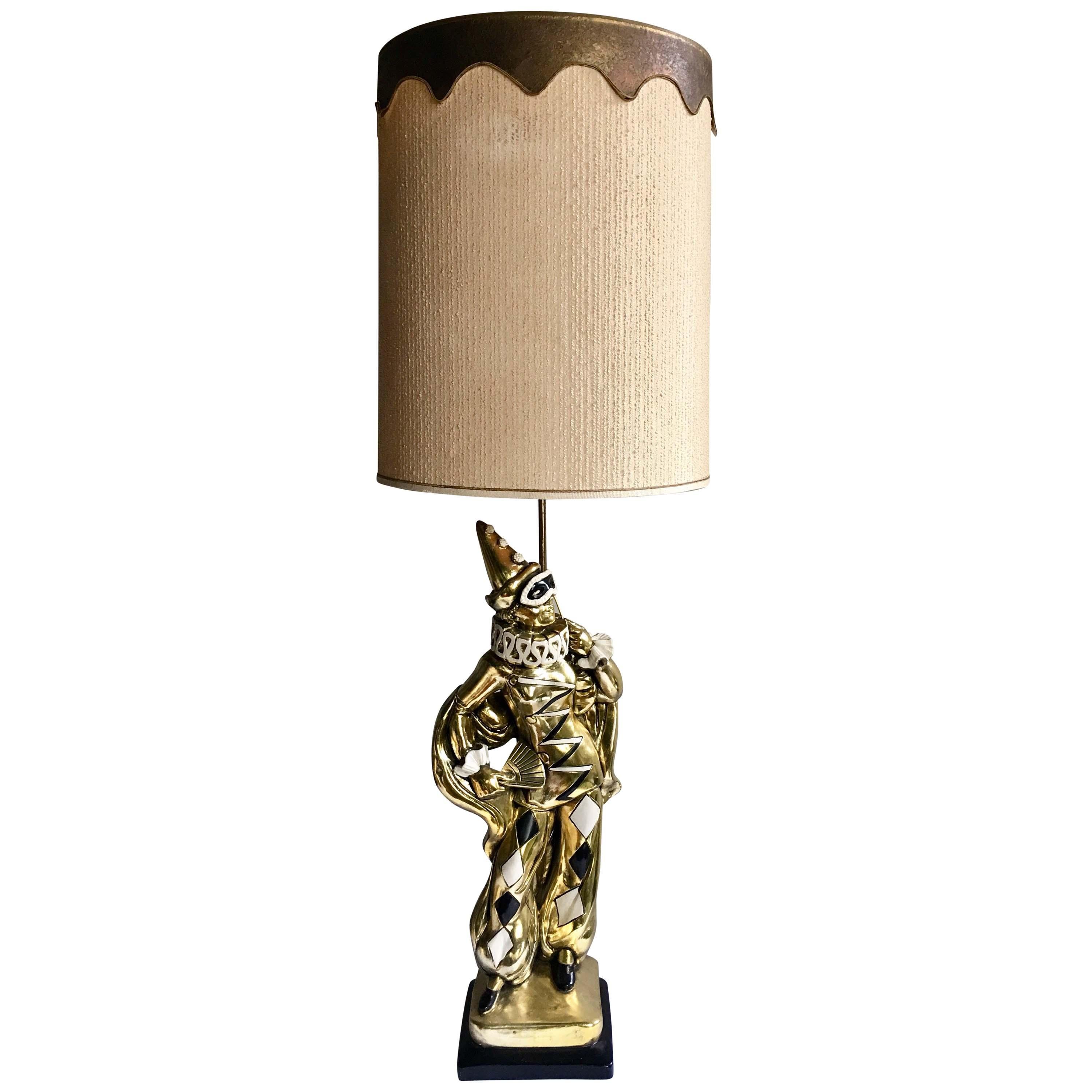 Lampada da tavolo in gesso di metà secolo con figura di giullare arlecchino