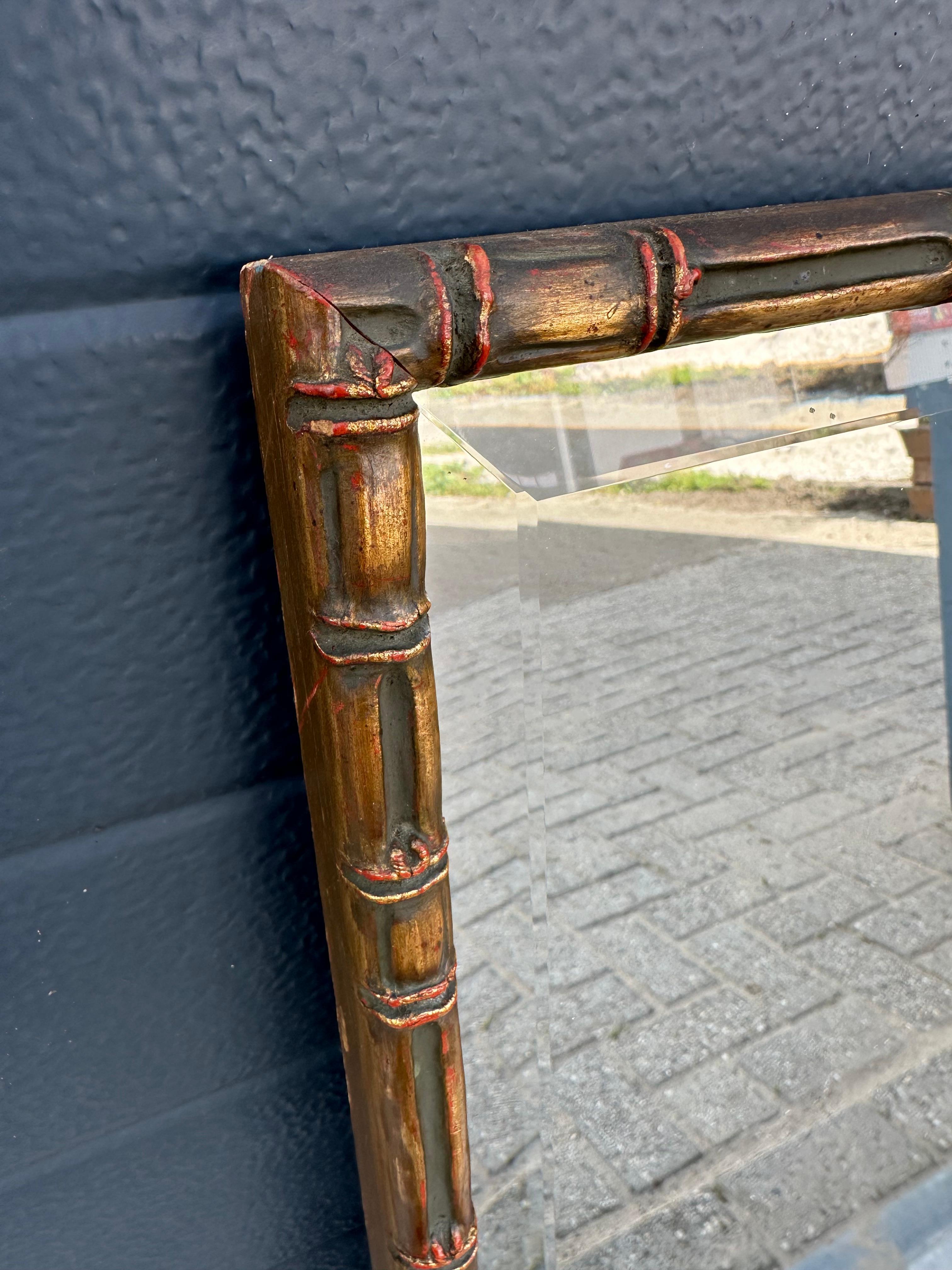 MidCentury Fein geschnitzt vergoldetes Holz Bambus Stil Wandspiegel w. Geschliffenes Glas (Handgefertigt) im Angebot