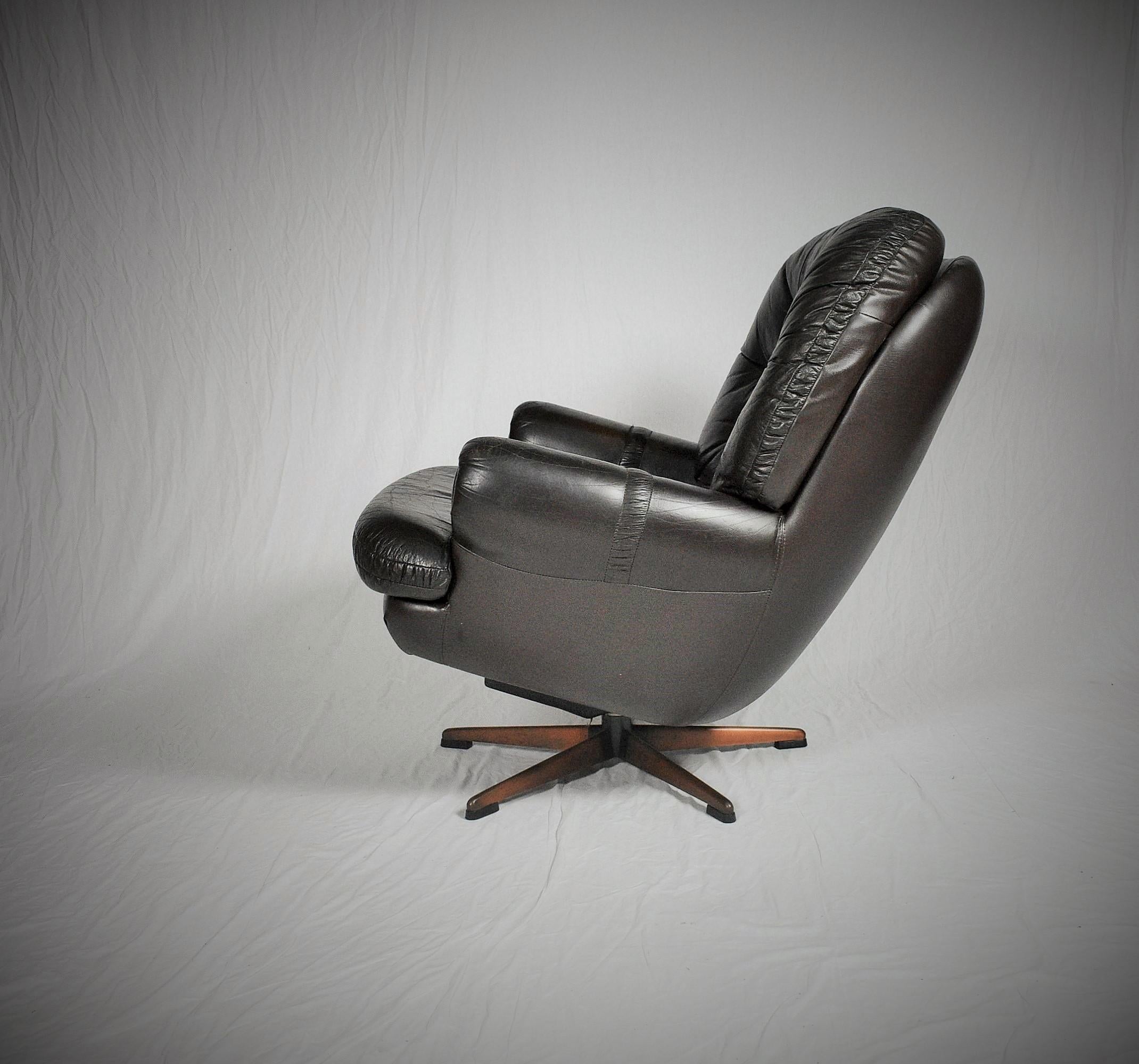 1970s swivel chair