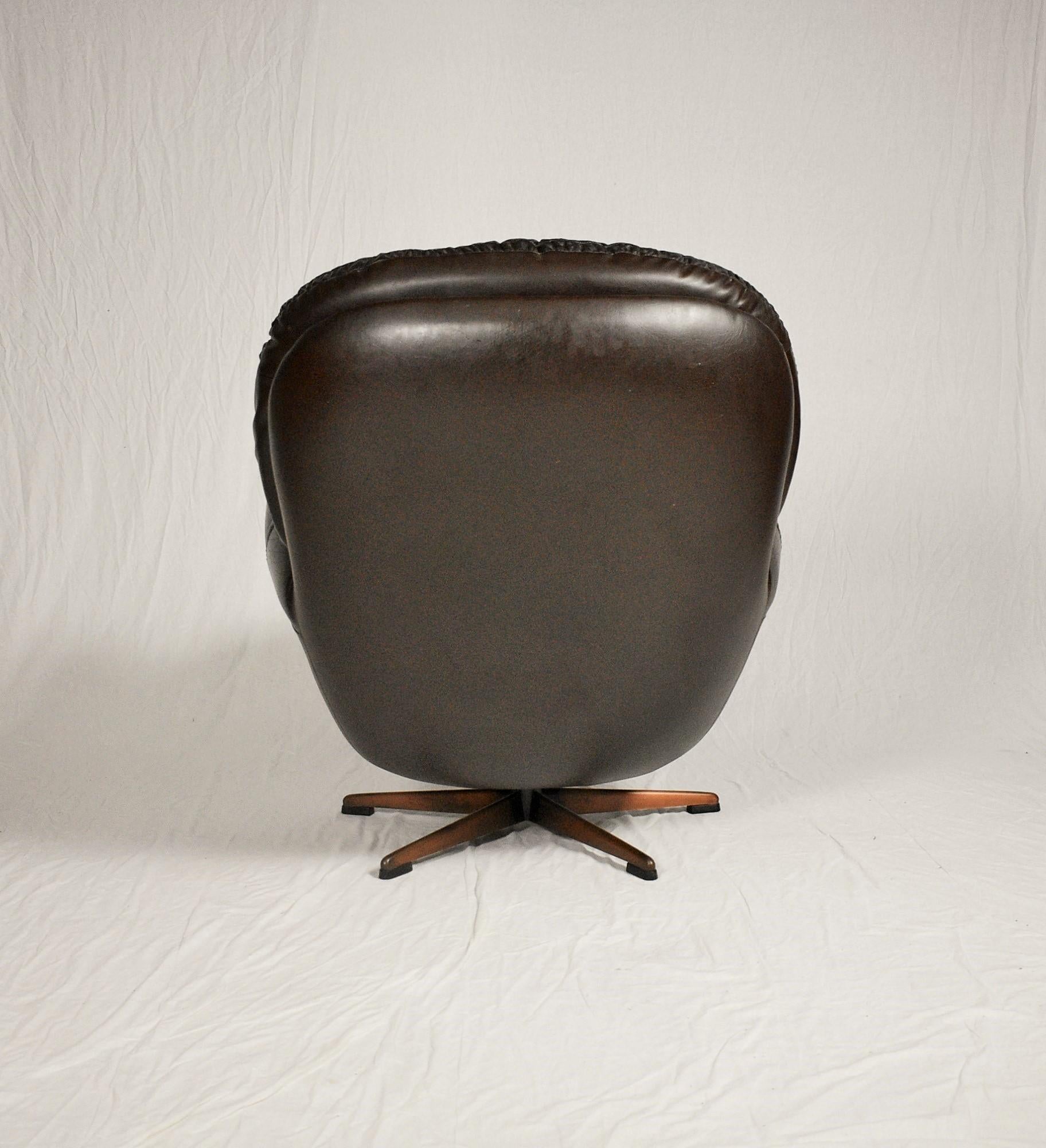 Mid-Century Modern Midcentury Finland Leather Swivel Armchair by Peem, 1970s For Sale