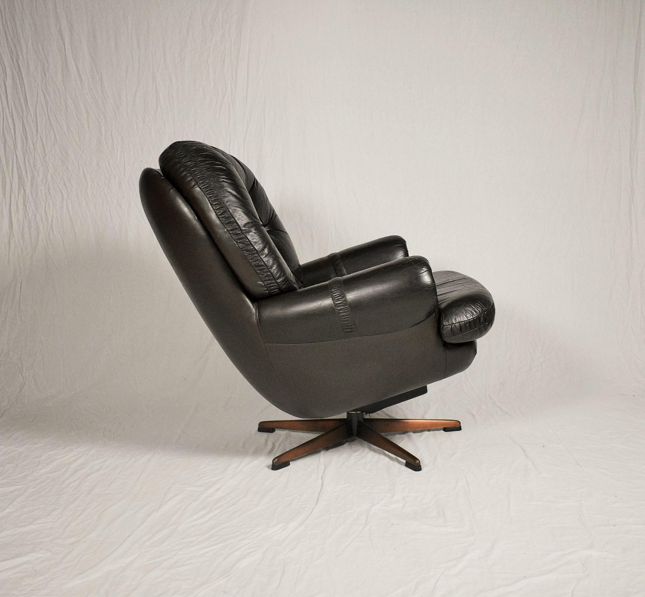 Late 20th Century Midcentury Finland Leather Swivel Armchair by Peem, 1970s For Sale