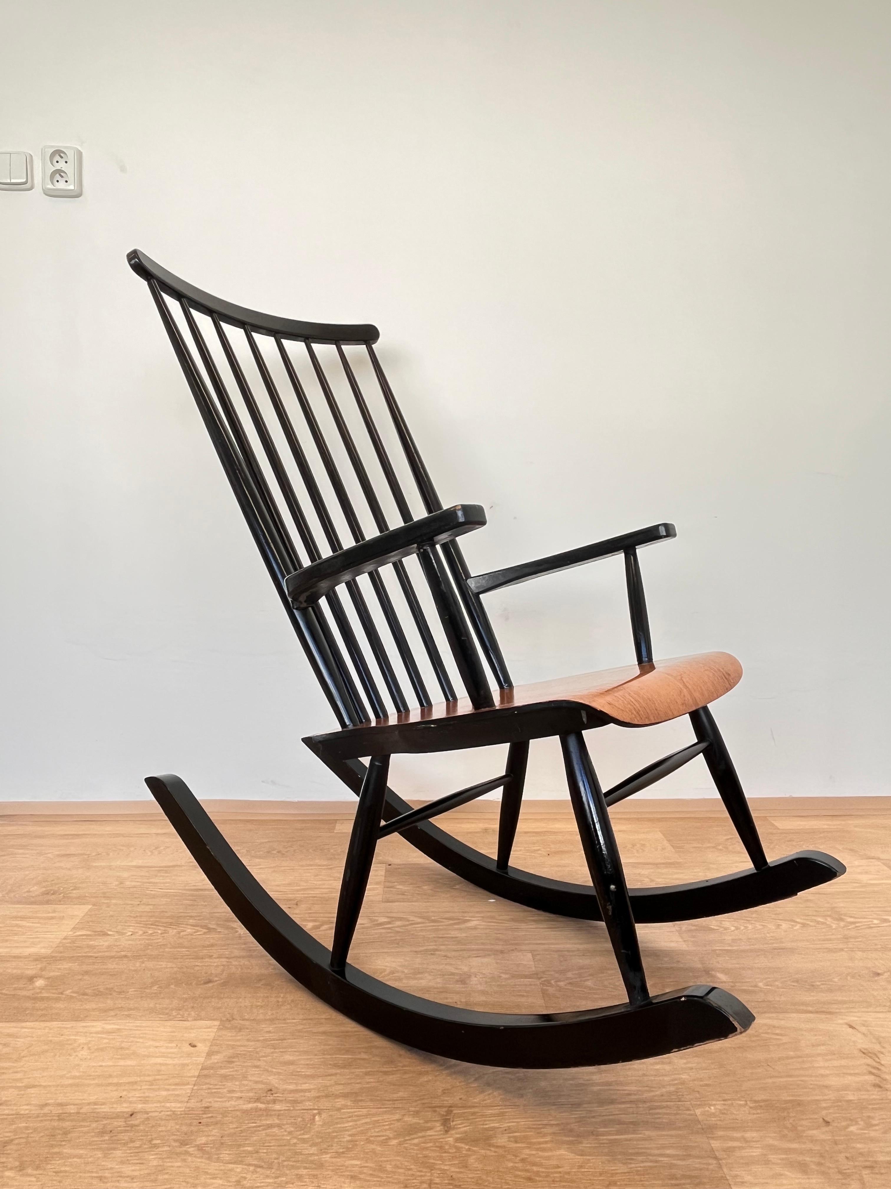 Midcentury Finnish Rocking Chair by Varjosen Puunjalostus for Uusikylä, 1960s For Sale 2