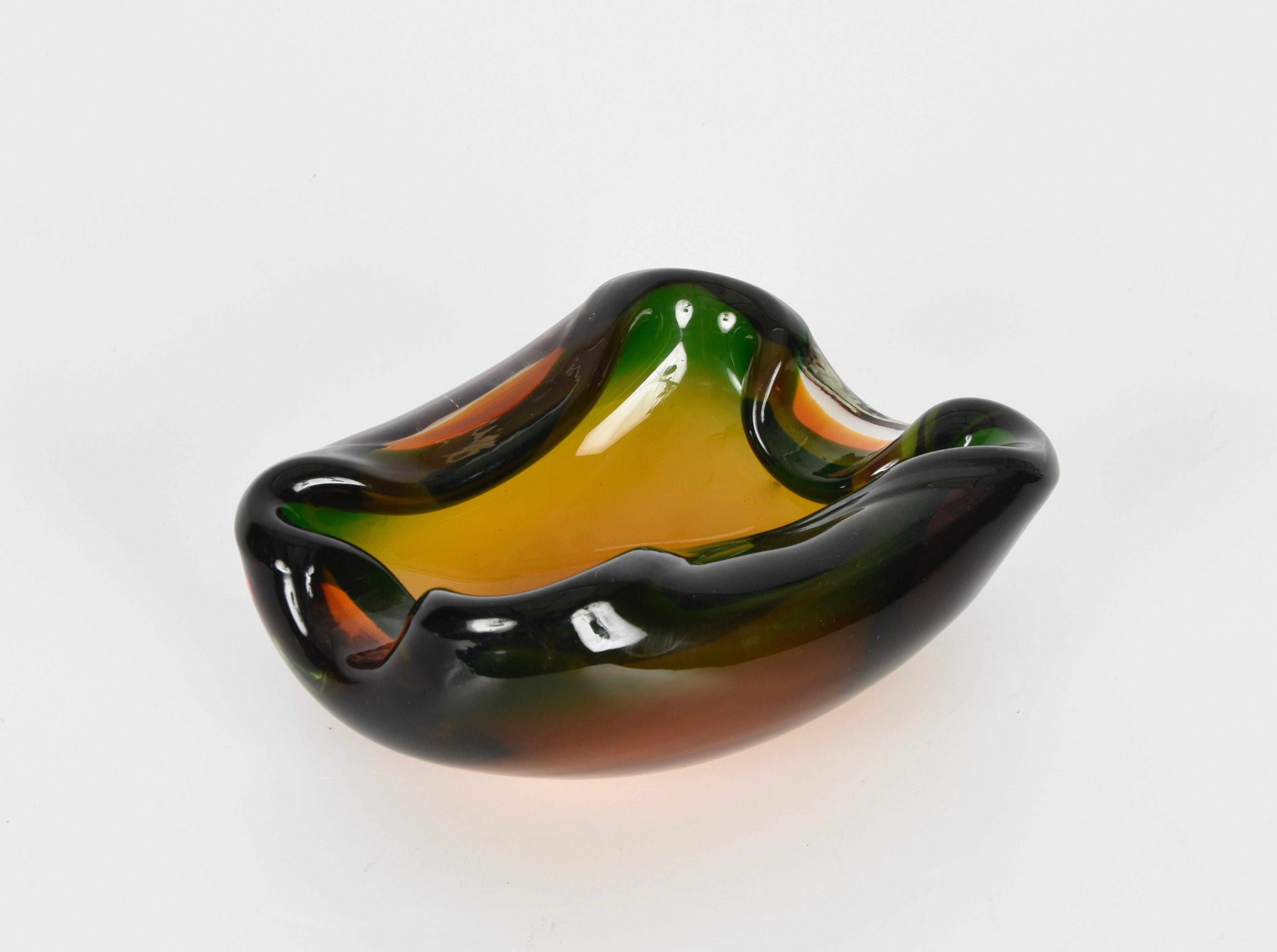 Midcentury Flavio Poli Submerged Murano Green Glass with Amber Shades Bowl, 1960 In Good Condition In Roma, IT