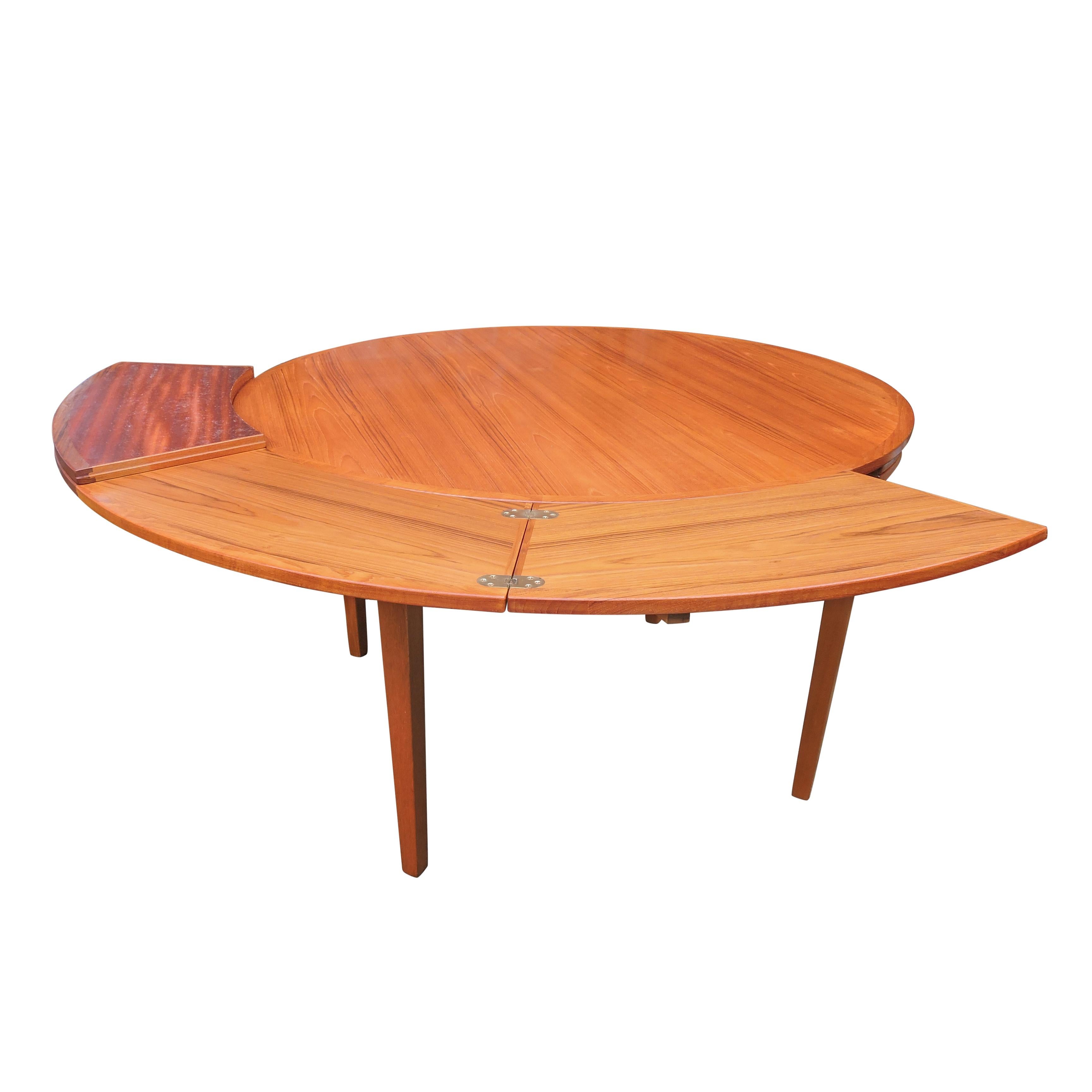 Mid-Century Modern Midcentury Flip-Flap Teak Dining Table from Dyrlund, 1950s For Sale