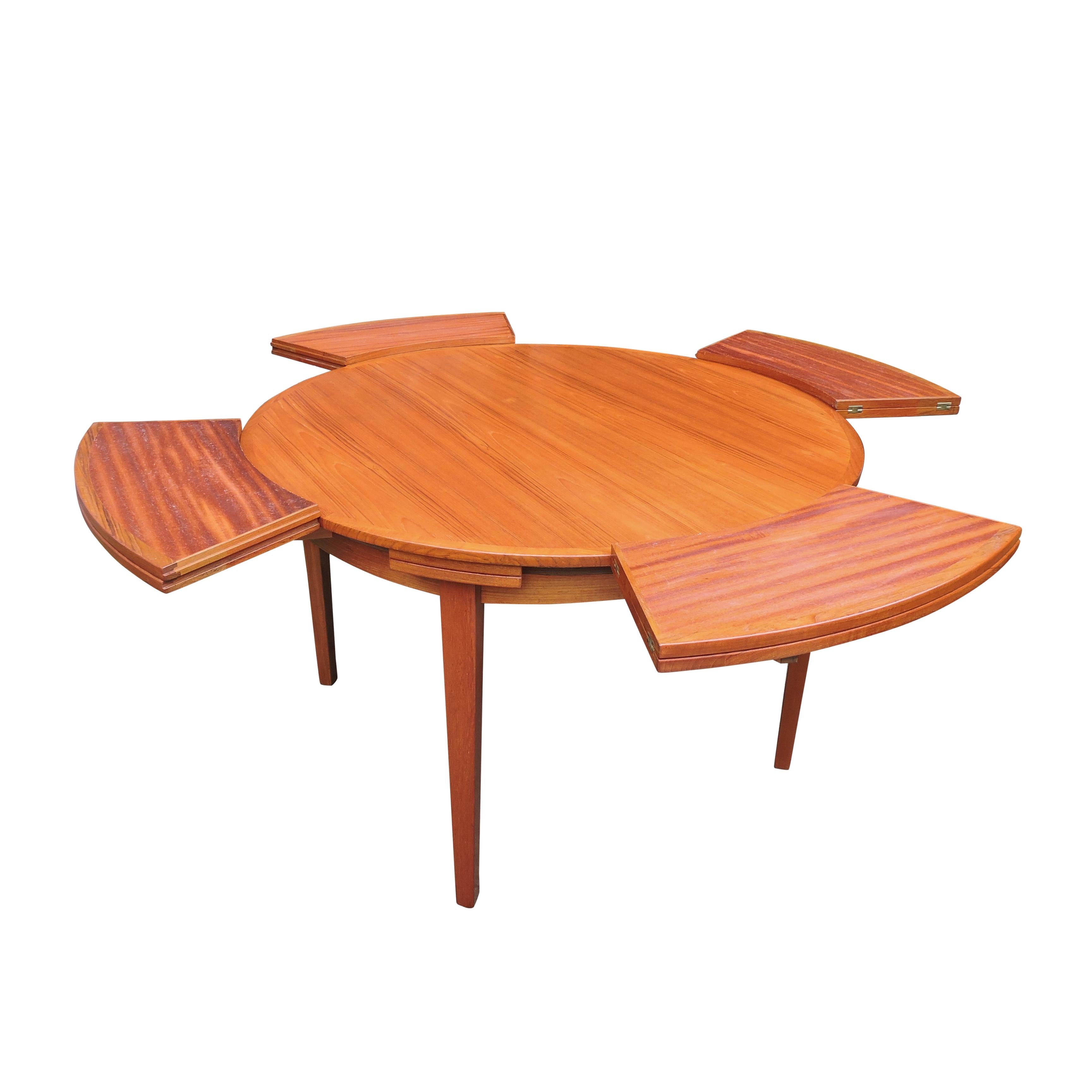 Danish Midcentury Flip-Flap Teak Dining Table from Dyrlund, 1950s For Sale