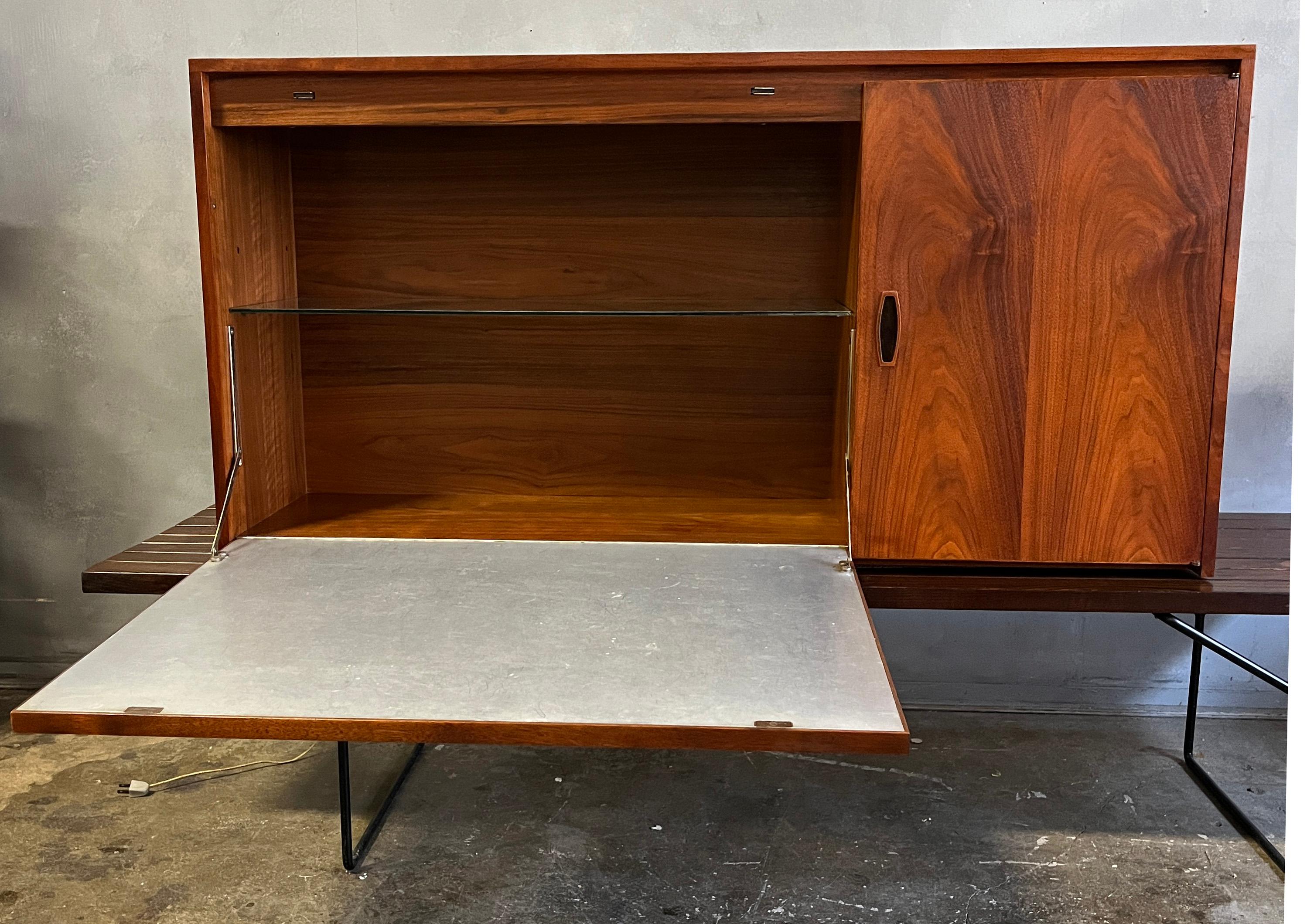 Midcentury Floating Dining Room Bar Unit by Paul McCobb 10