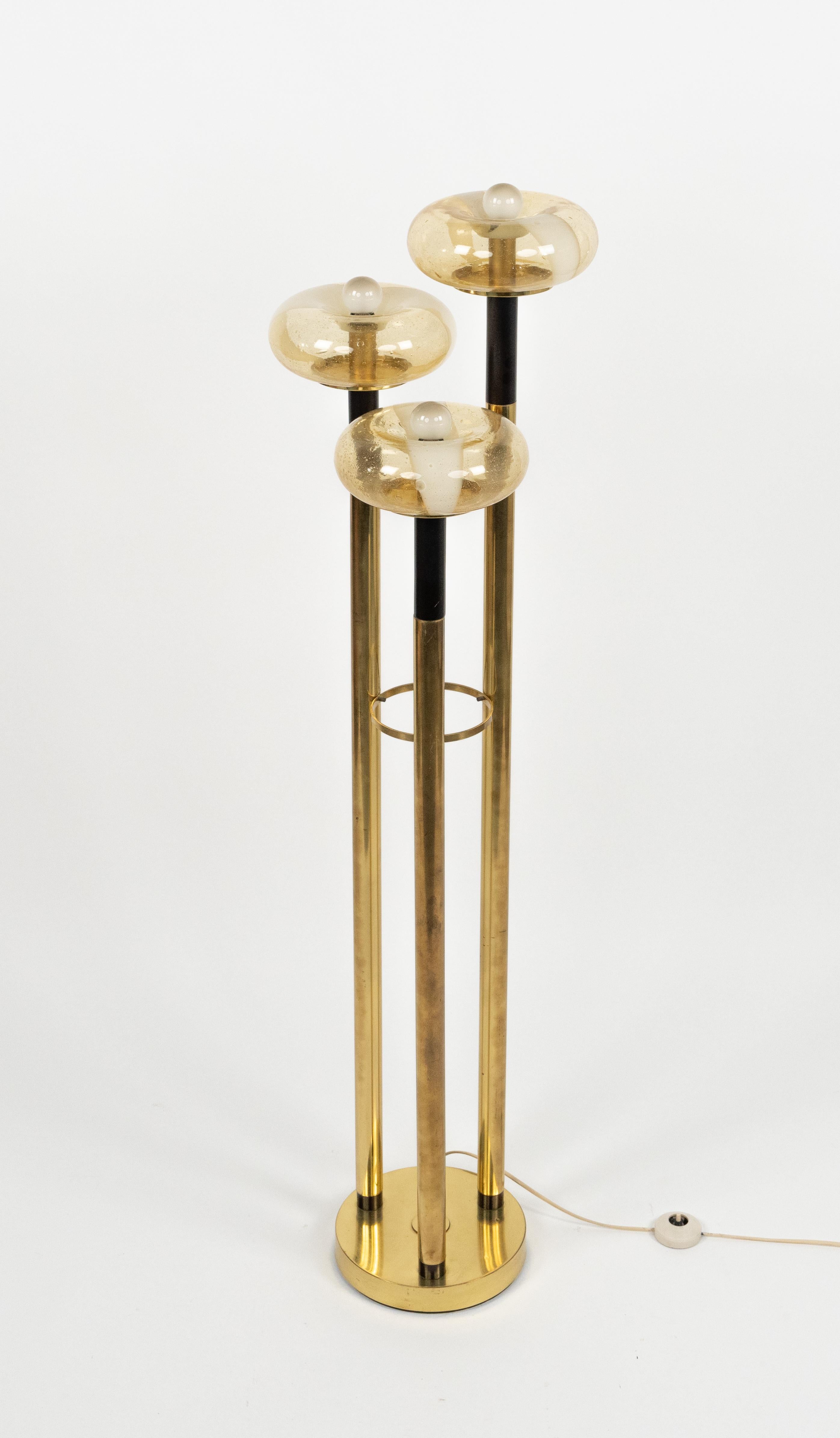 Midcentury Floor Lamp Brass and Murano Glass Mazzega Style, Italy 1970s In Good Condition For Sale In Rome, IT