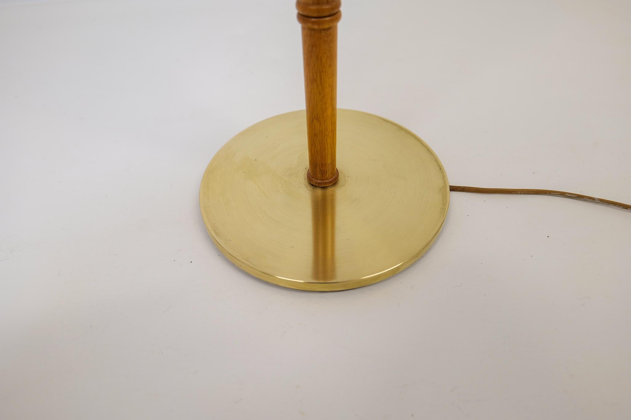 Midcentury Floor Lamp Brass and Oak Falkenbergs Belysning, Sweden, 1960s For Sale 4