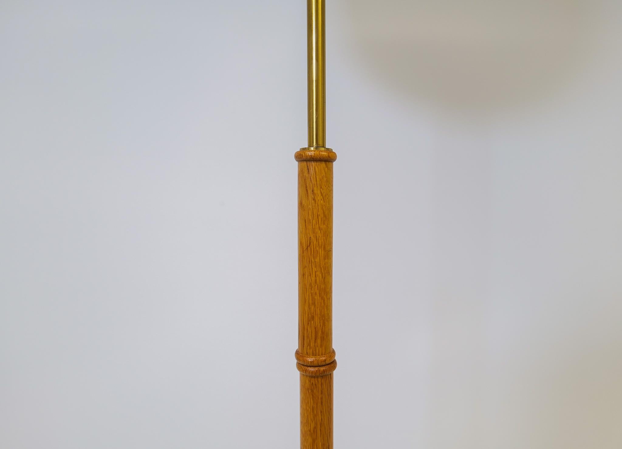 Midcentury Floor Lamp Brass and Oak Falkenbergs Belysning, Sweden, 1960s For Sale 2