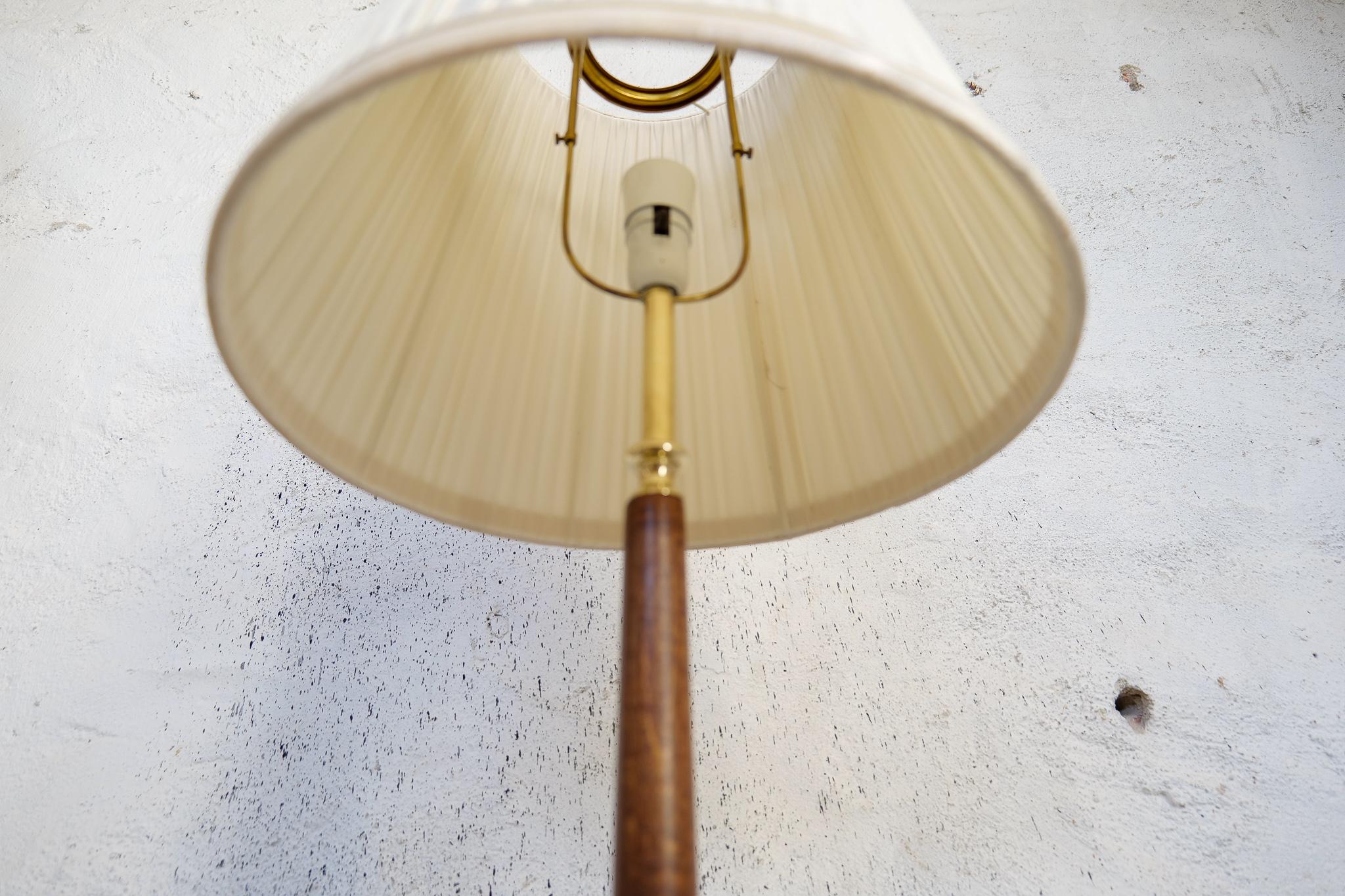 Mid-Century Floor Lamp Brass and Polished Wood Böhlmarks, Sweden, 1940s For Sale 1