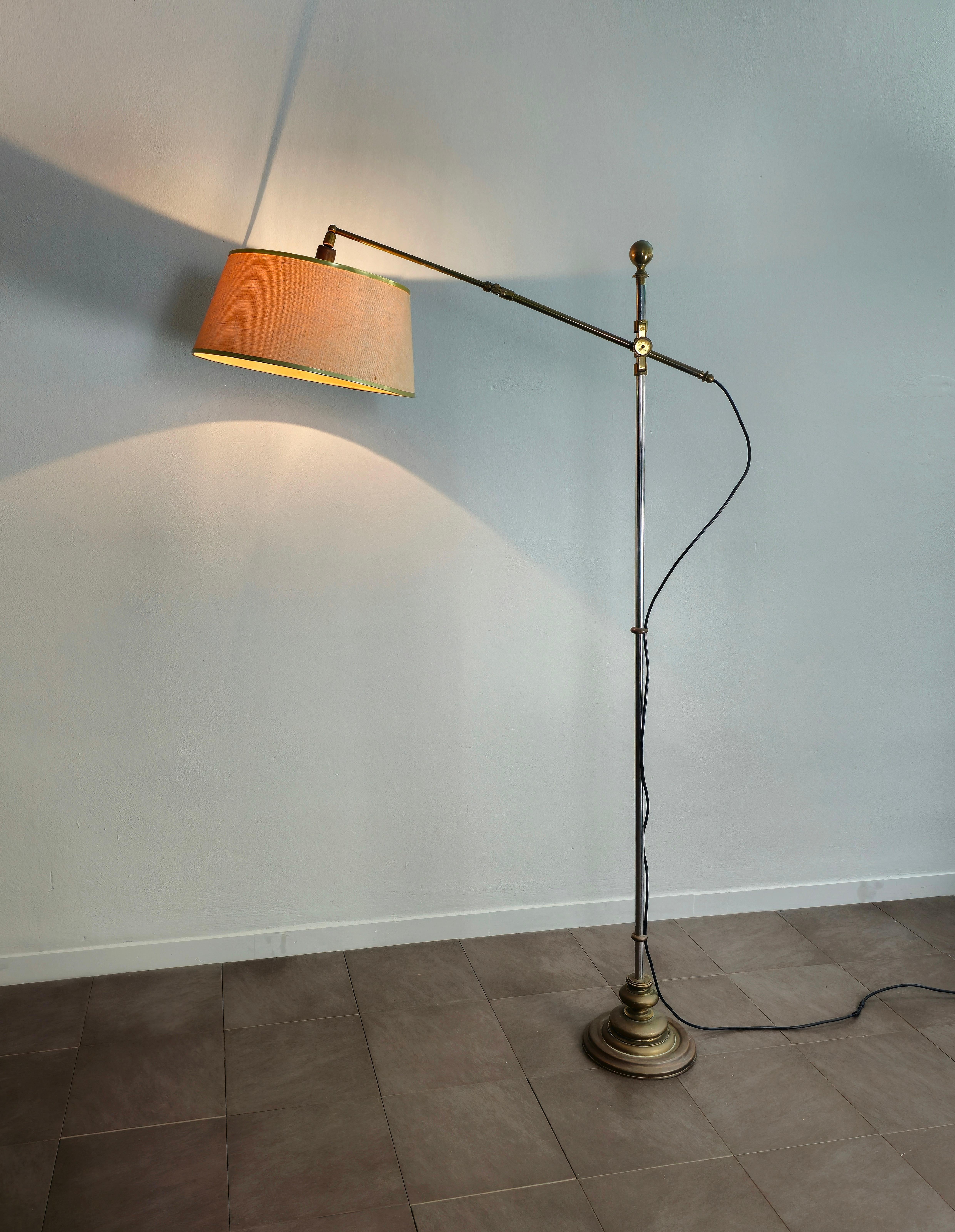 Floor lamp produced in Italy in the 50s.
The lamp was made with a central stem in chromed metal, base, up and down mechanism and extendable rod in brass and fabric lampshade with 1 E27 light.



Note: We try to offer our customers an excellent