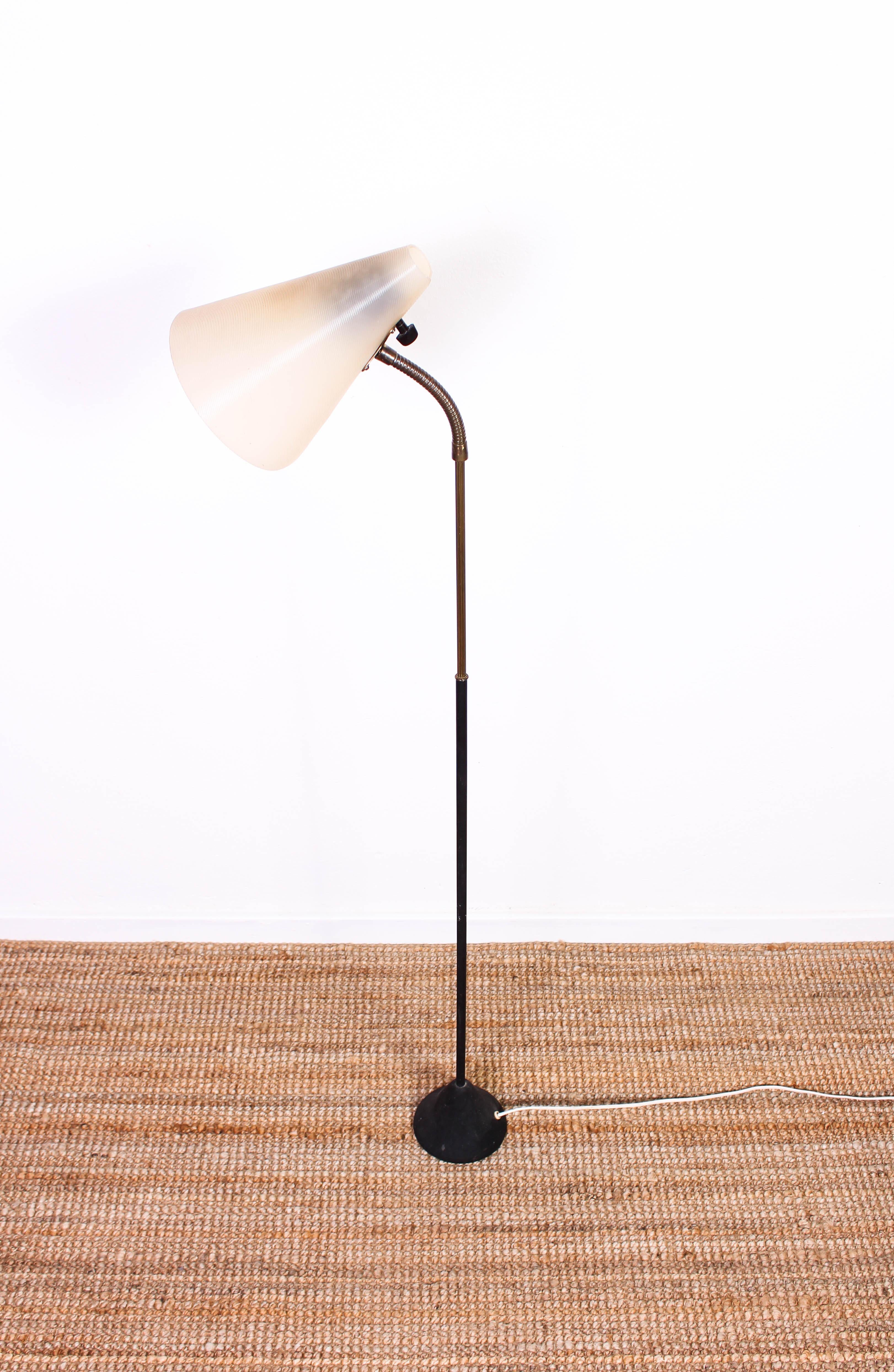 A midcentury (circa 1940s) floor lamp by Swedish company ASEA. The lamp is made out of a cast iron base, brass and a plastic shade. Very nice model with fully functional wiring. The lamp is in very good vintage condition with signs of usage, patina,