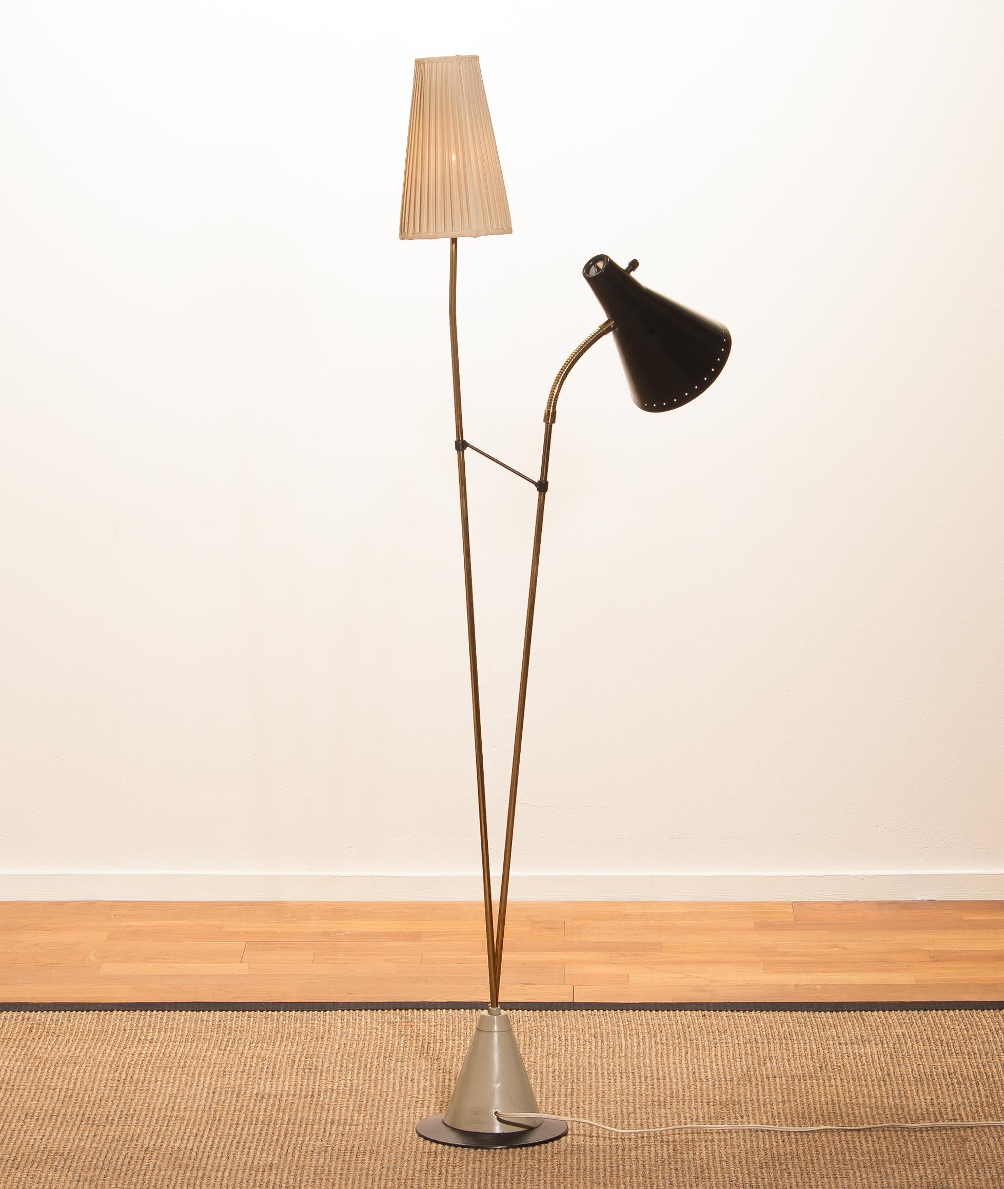 Midcentury Floor Lamp by Hans Bergström for Ataljé Lyktan in Brass / Metal In Good Condition In Silvolde, Gelderland