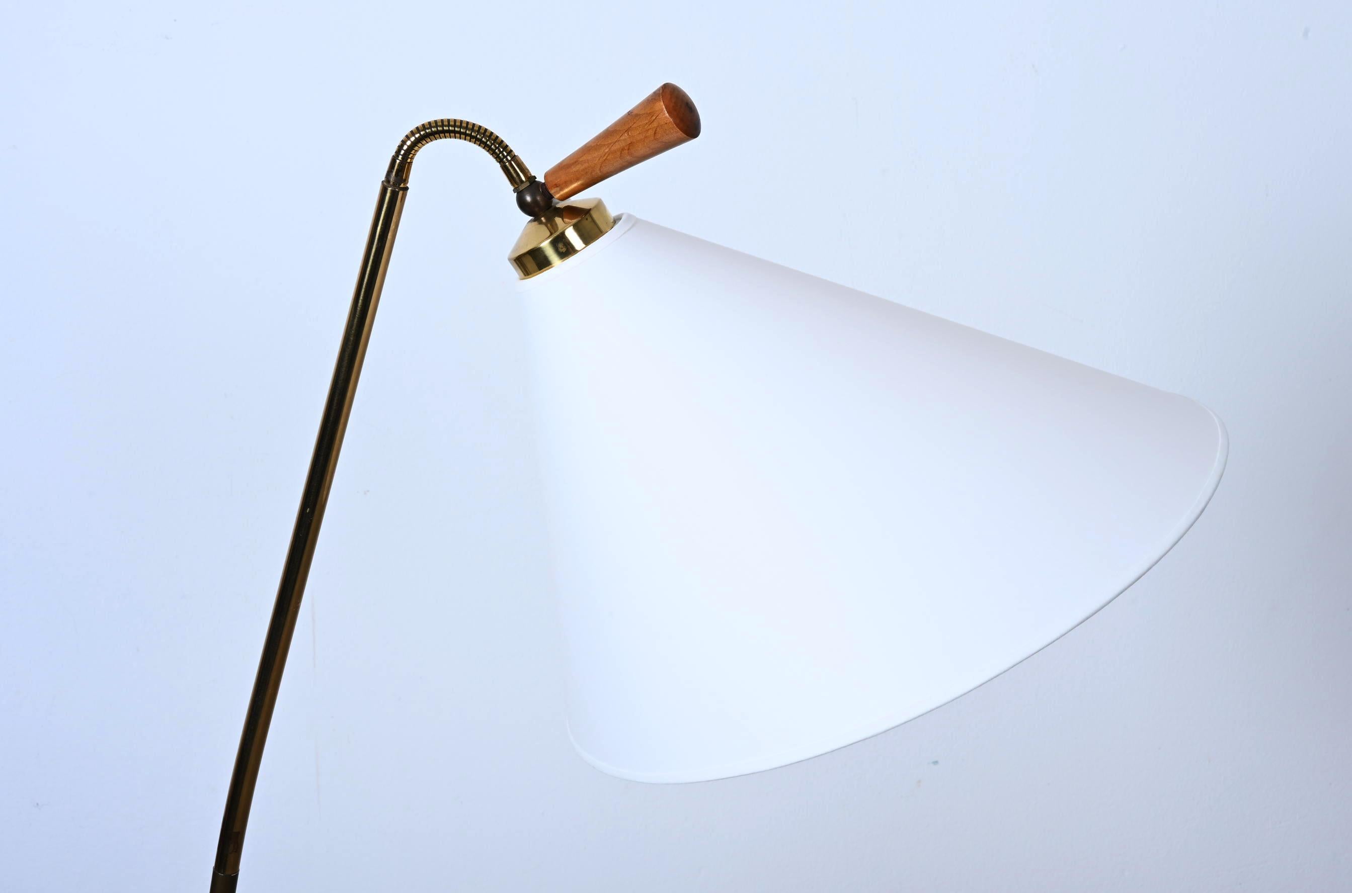 Milieu du XXe siècle Midcentury Floor Lamp by Rupert Nikoll en vente