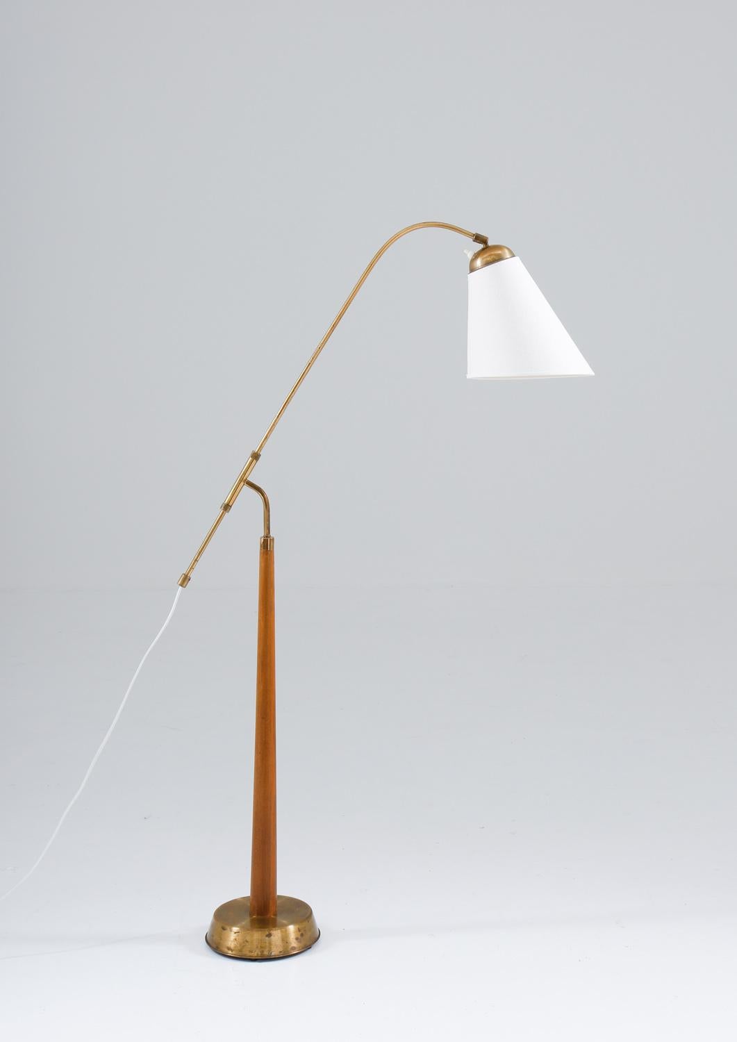 Stehlampe aus der Mitte des Jahrhunderts von Ystad Metall, 1940er Jahre, Schweden (Moderne der Mitte des Jahrhunderts) im Angebot