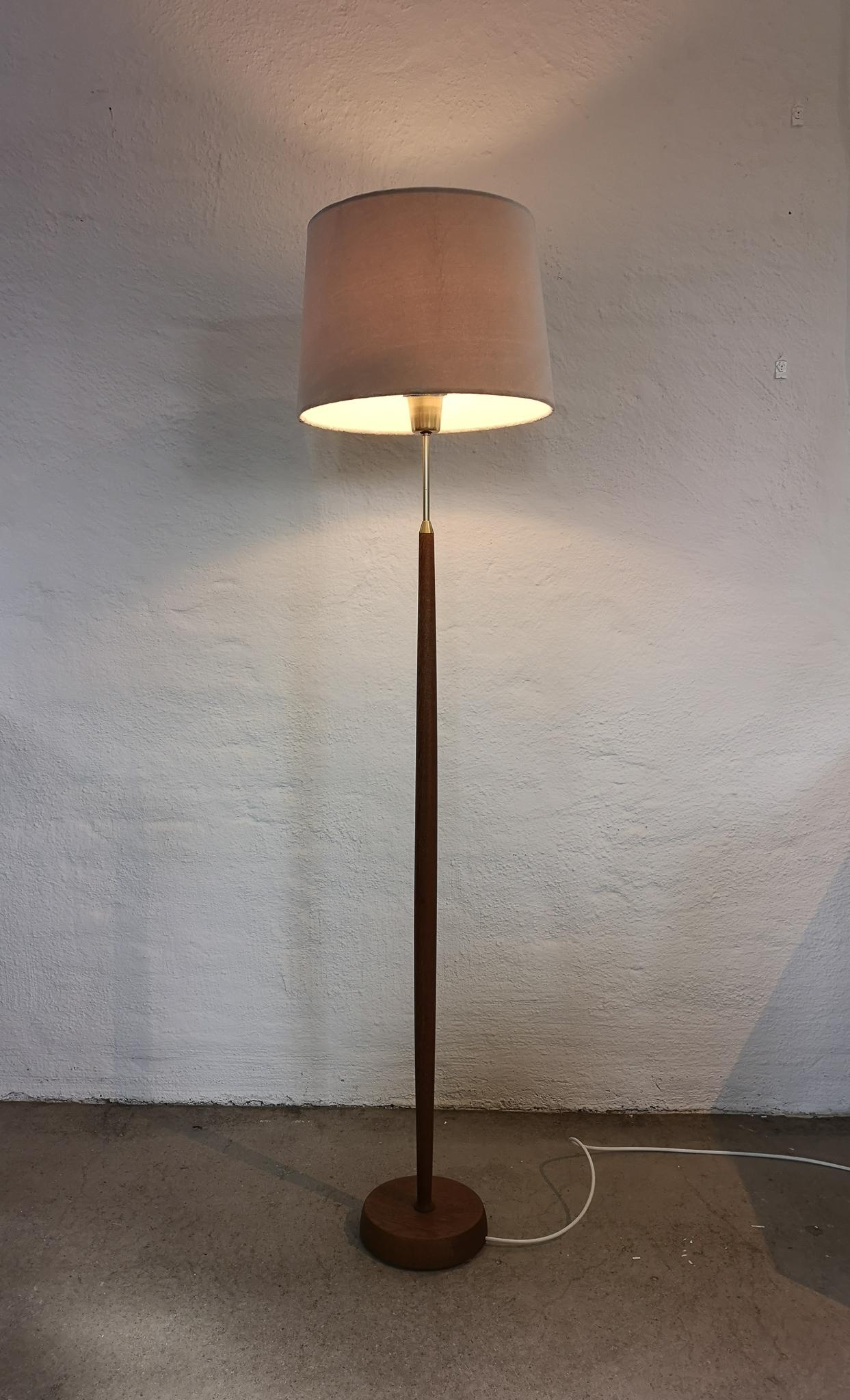 Midcentury Floor Lamp Teak and Brass Falkenbergs Belysning Sweden, 1960s For Sale 4