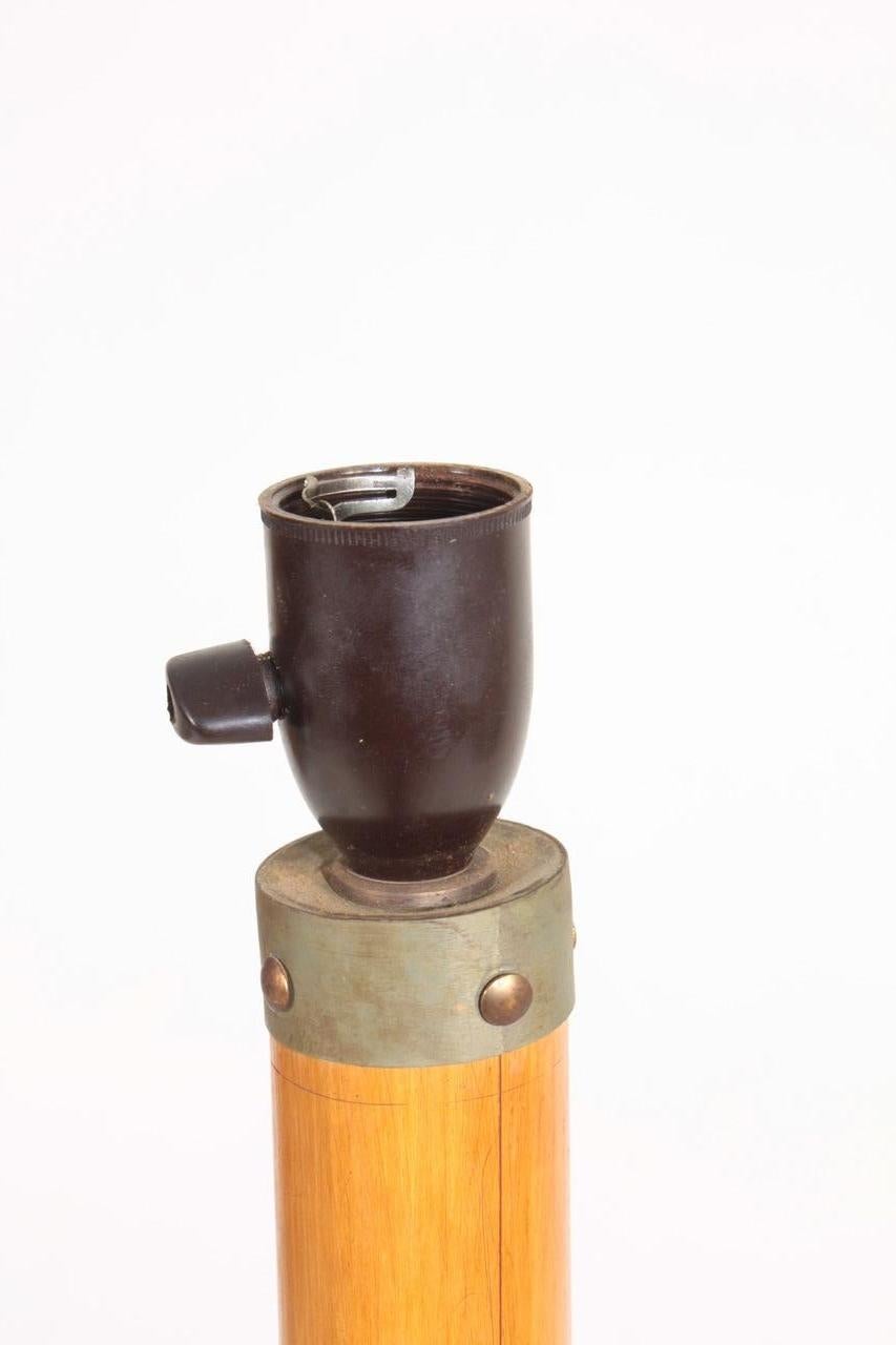 Lámpara de pie de bambú de mediados de siglo, Made in Denmark, años 50 en venta 2
