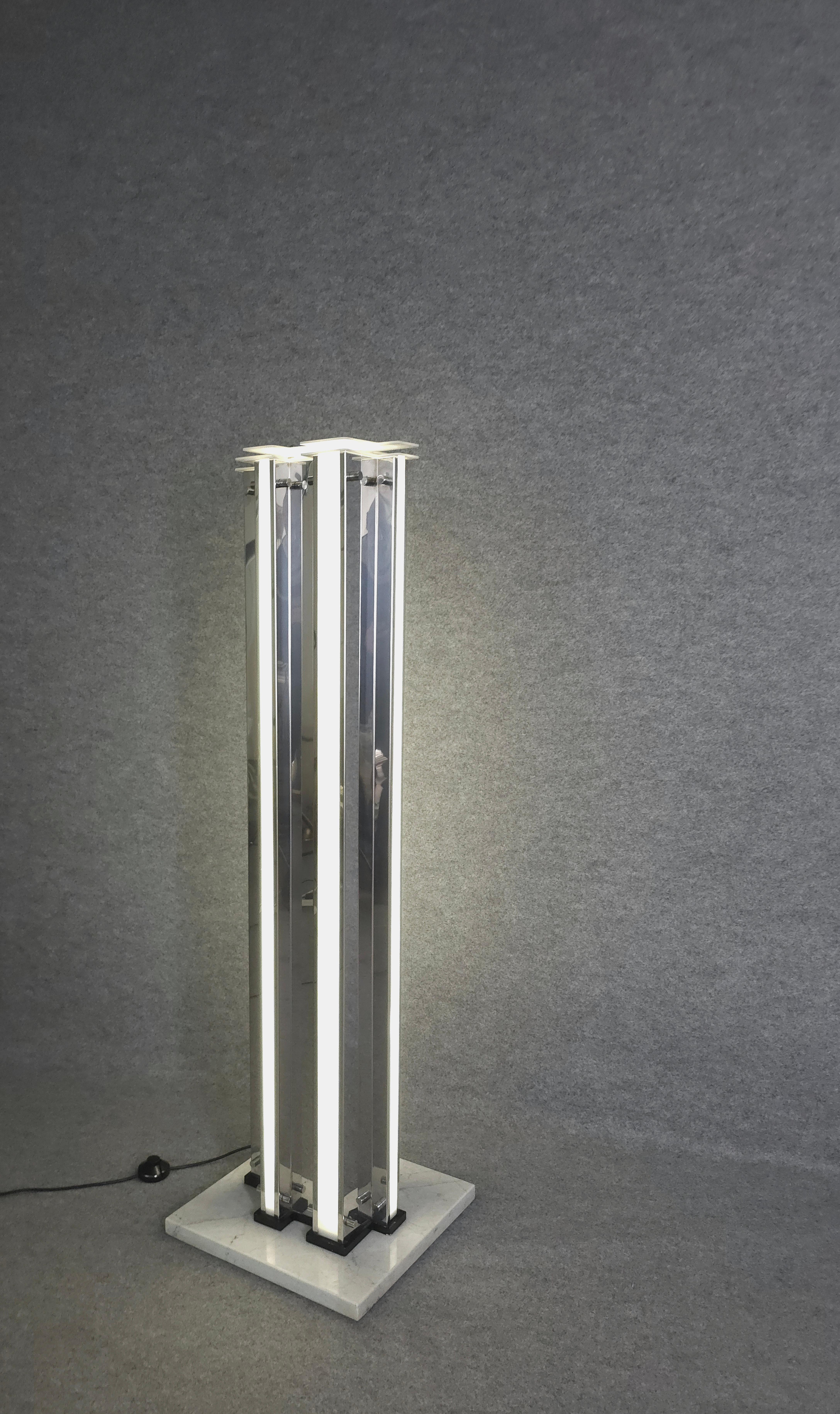 Midcentury Floor Lamp Marble aluminum Chromed Plexiglass Italian Design 1970s For Sale 7