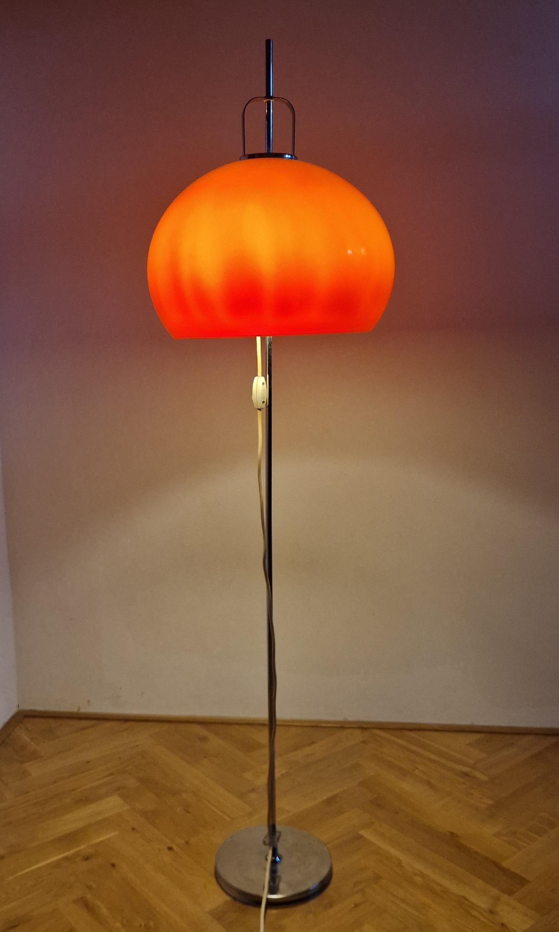 Lampadaire Meblo, conçu par Harvey Guzzini, Italie, 1970 en vente 8