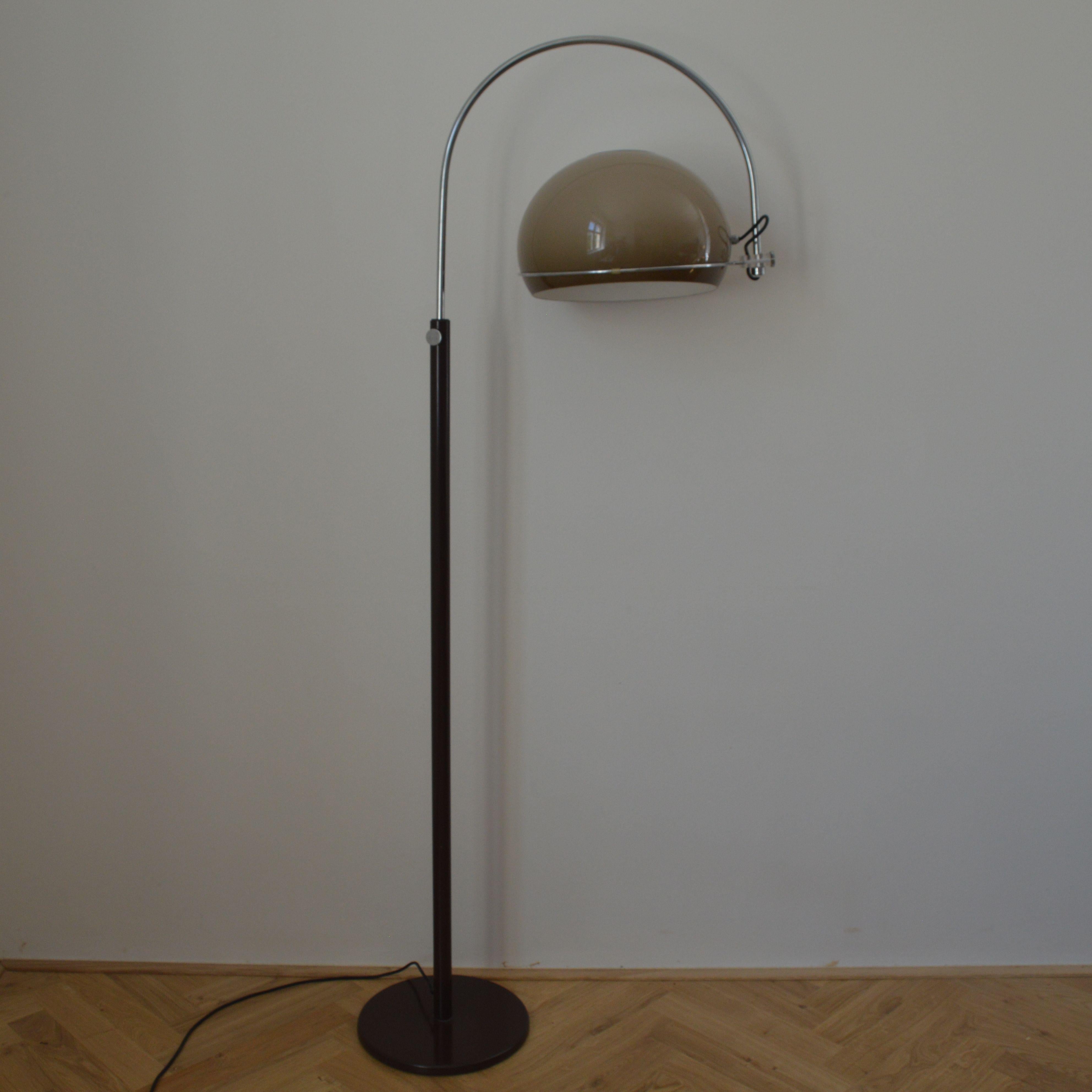 Very variable use and beautiful style of lighting. Adjustable height 145 cm - 170 cm. Adjustable width 55 cm - 87 cm.