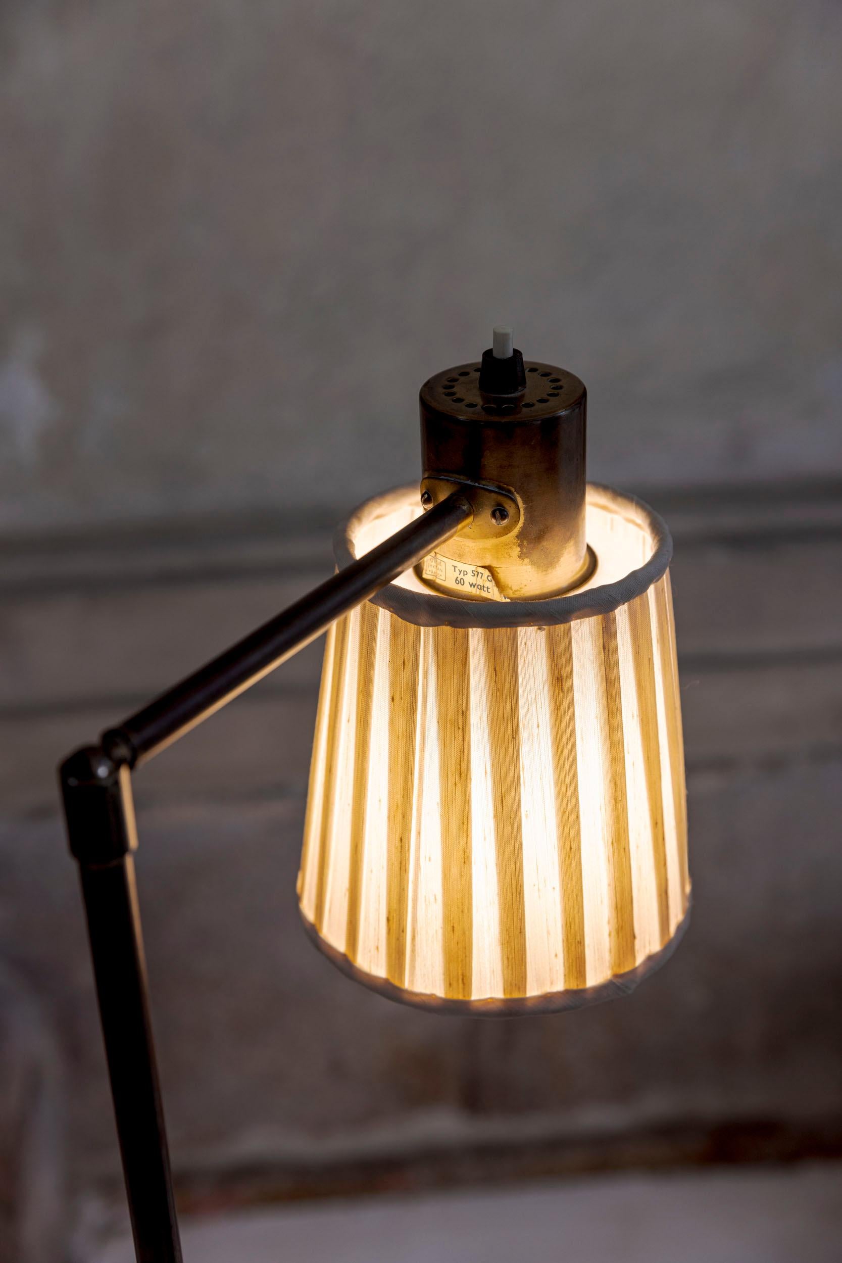 Brass Midcentury floor lamp mod. 577 by Hans Bergstrom for Atlejé Lyktan For Sale
