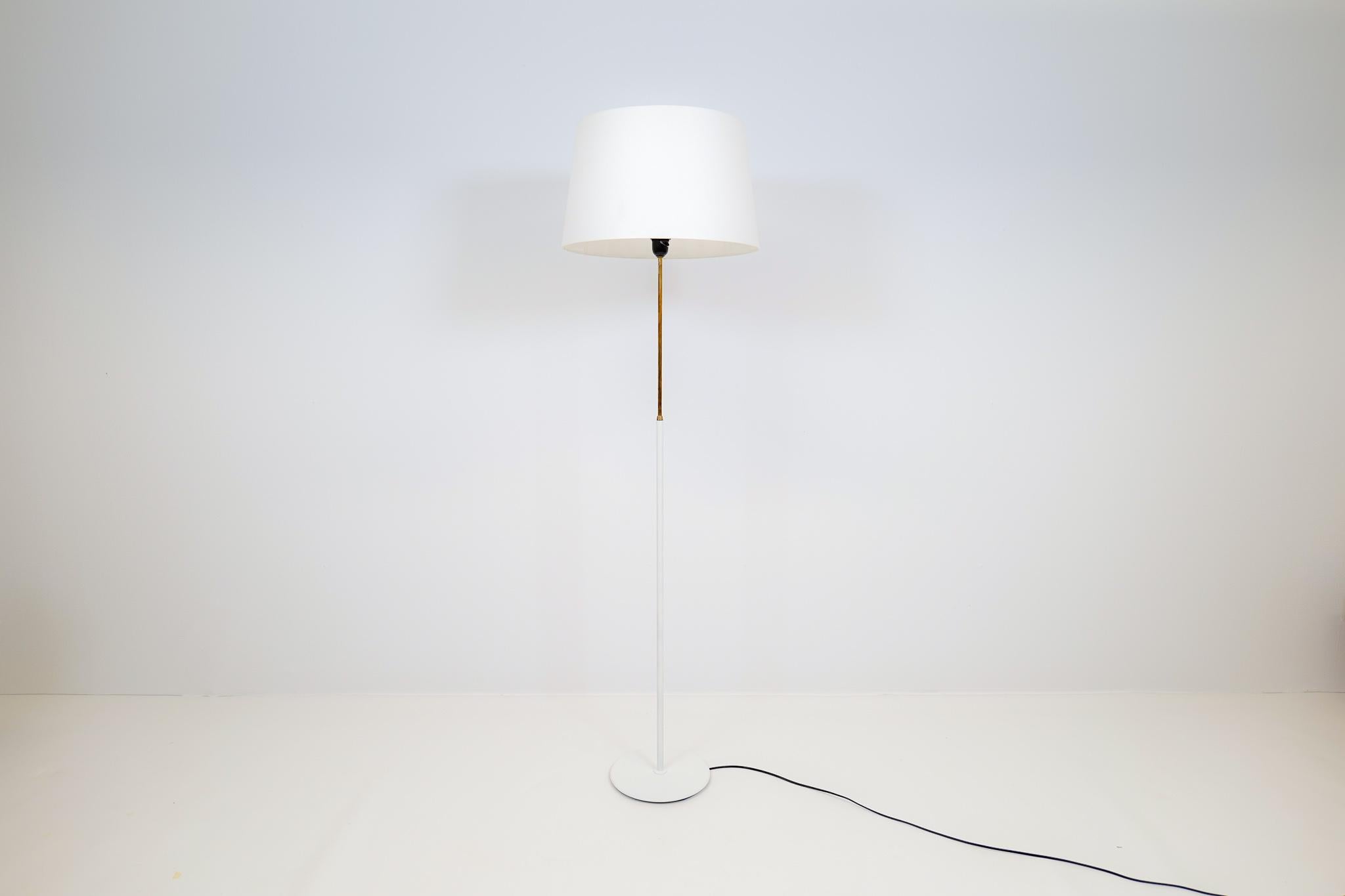 Scandinavian Modern Midcentury Floor Lamp, Model G-07 Bergboms, Sweden, 1960s For Sale