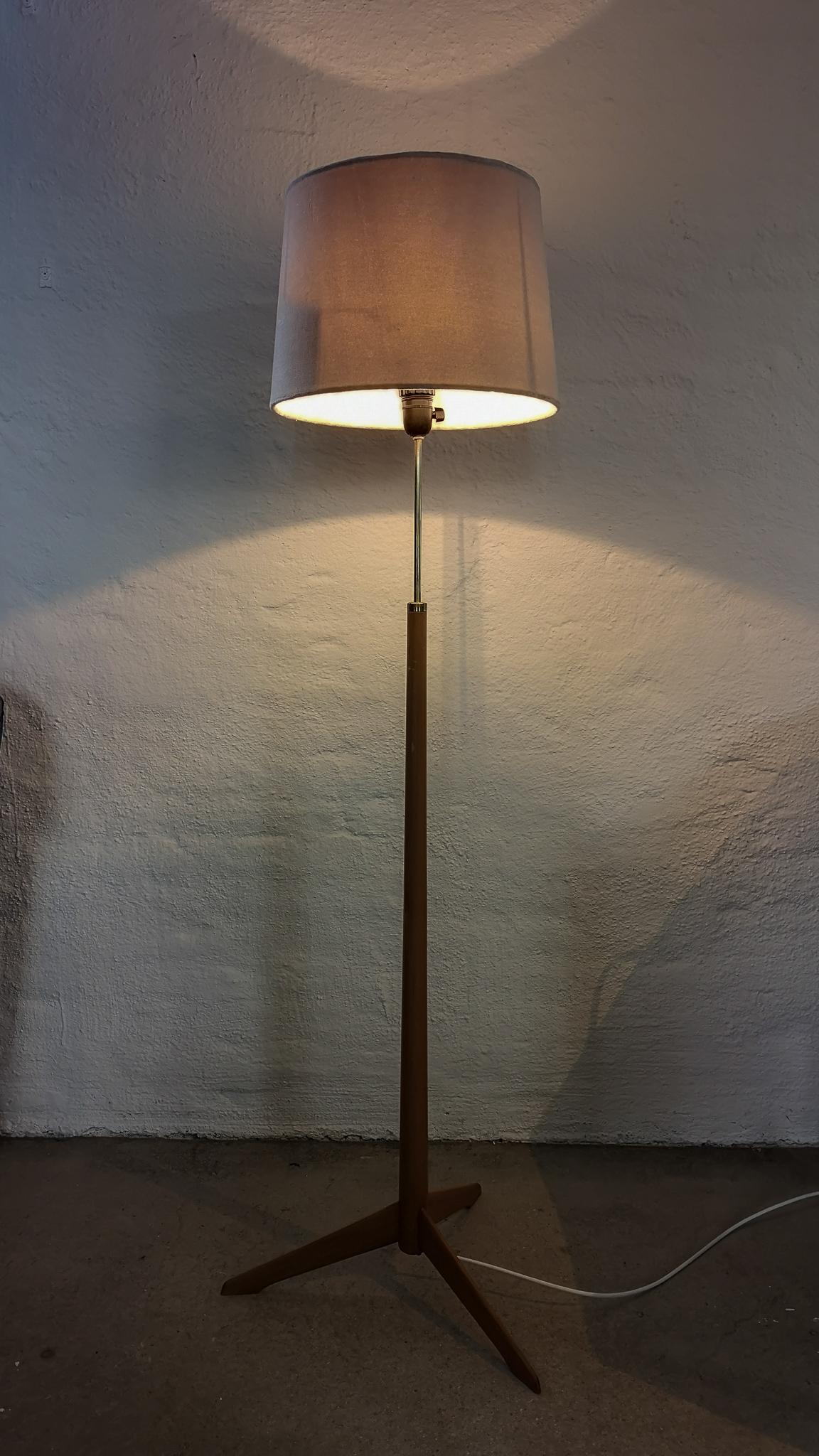 This floor lamp made by Bergboms Sweden in the 1960s. Its birch wood works perfect with the brass part of the lamp.

Good working condition rewired some marks on the top of the wooded parts. The shade in velvet is new. 

Measures: H 135 cm