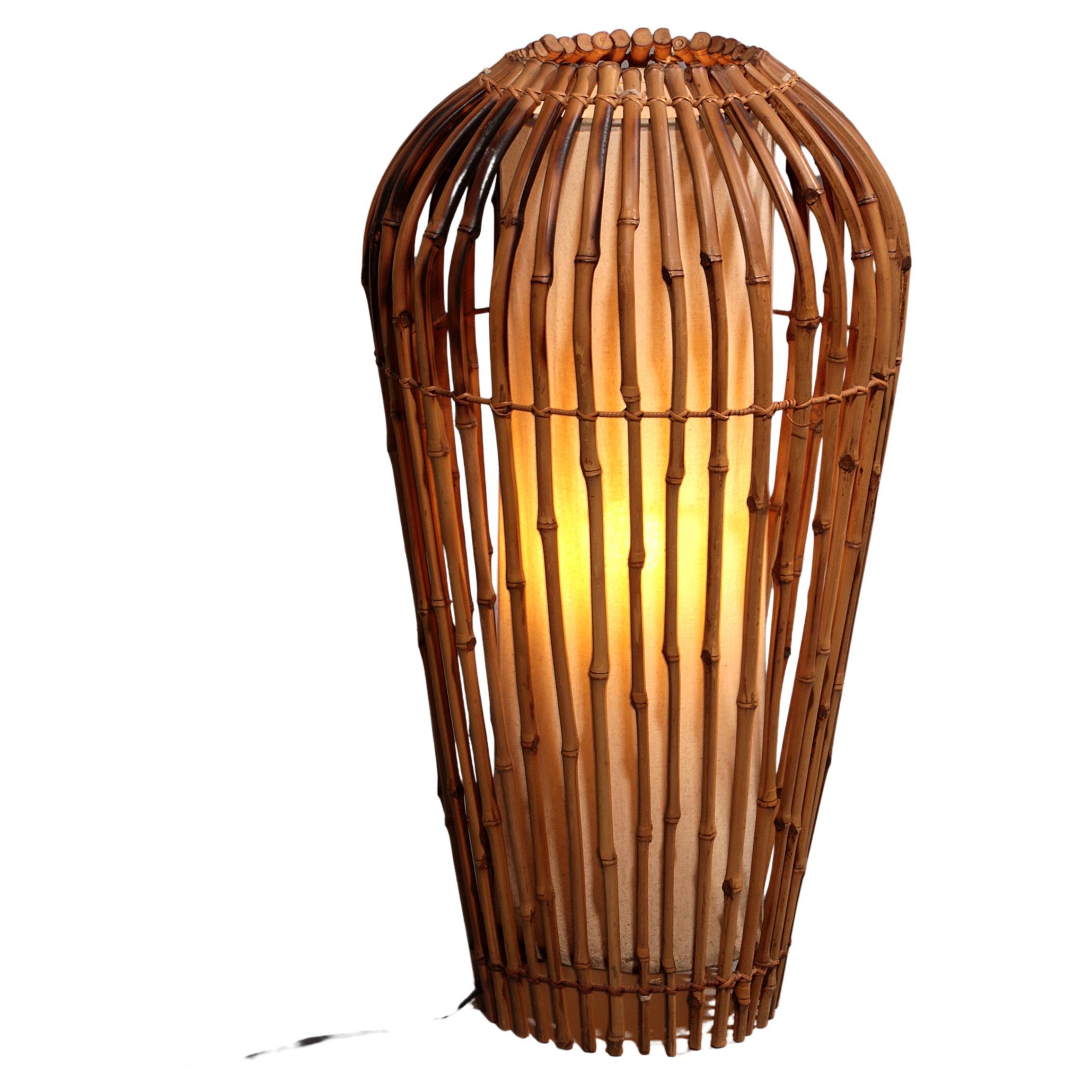 Lámpara de pie de mediados de siglo de ratán, bambú y tela Franco Albini, Italia Años 60 en venta