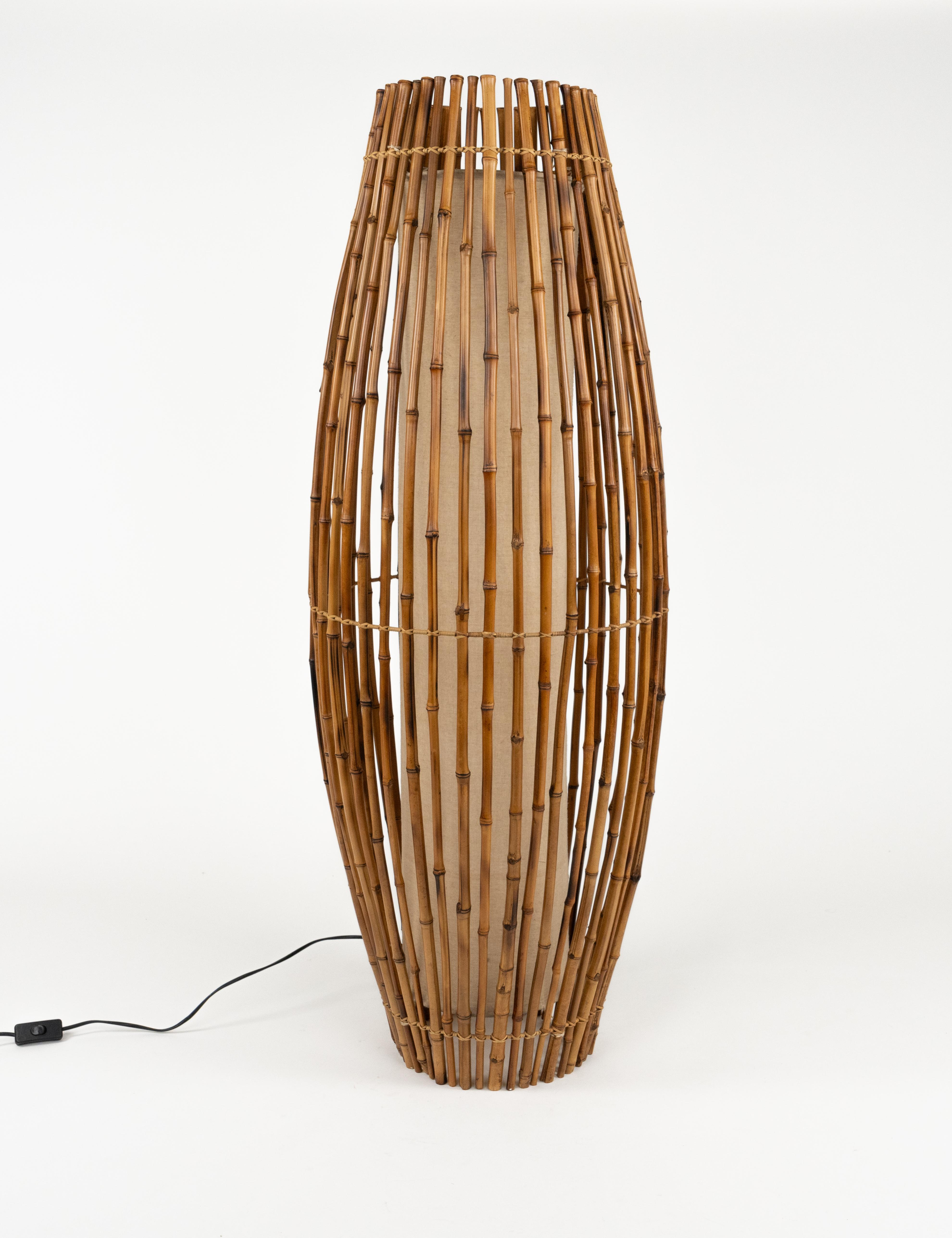 Midcentury amazing floor lsamp un Bamboo, rattan and fabric in the style of Franco Albini.

Made in Italy in the 1960s.

A beautiful floor lamp that is perfectly working but most of all, it provides an amazing visual impact in every room. European
