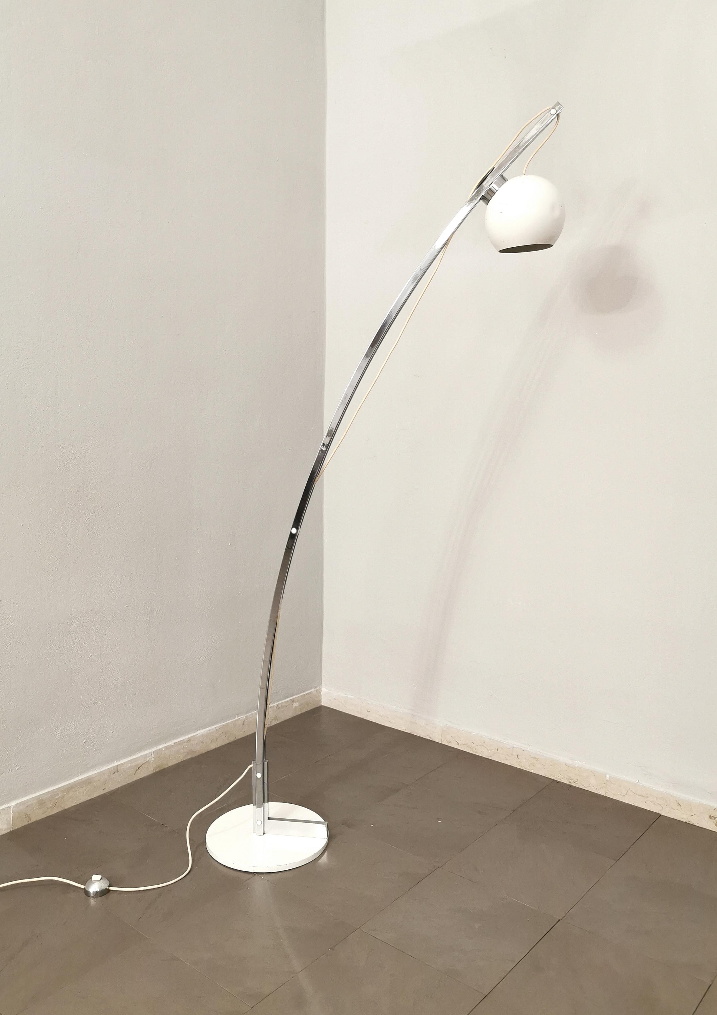 Midcentury Floor Lamp Reggiani Style Chromed Enameled Metal Italian Design 1970s For Sale 5