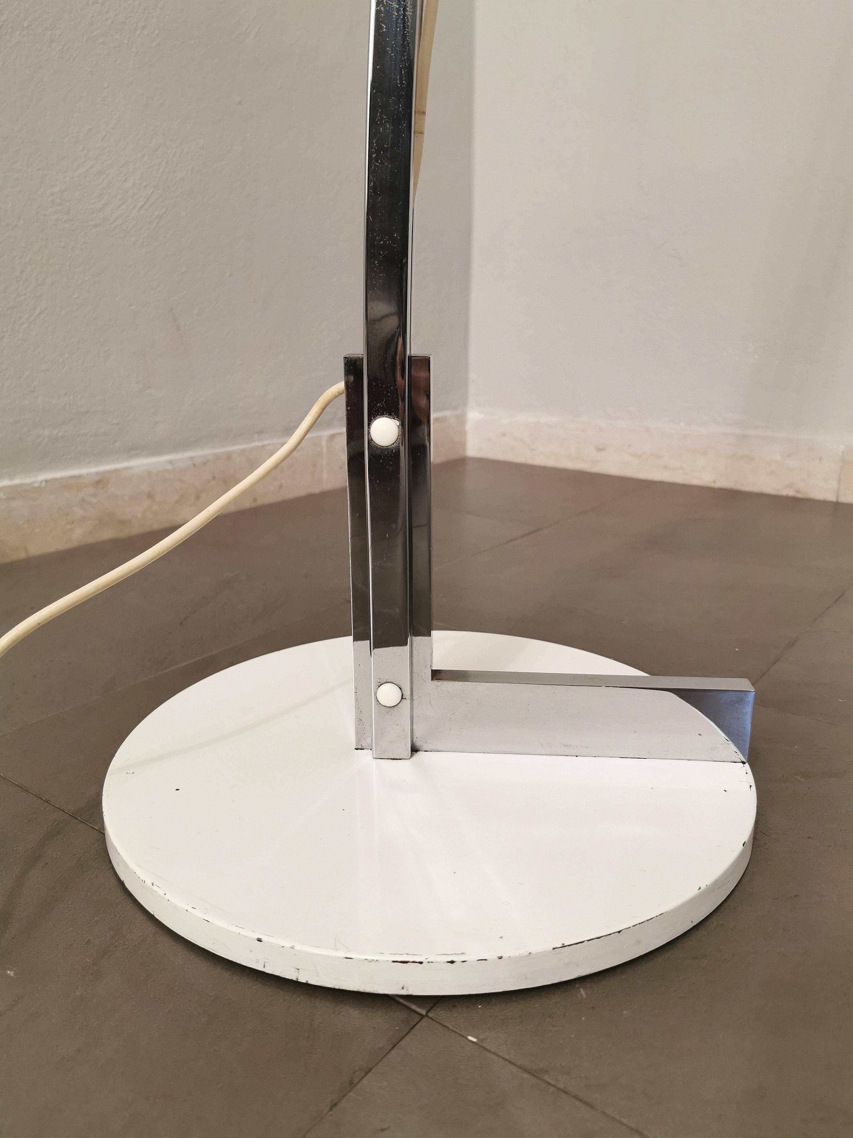 Lampadaire de style Reggiani en métal émaillé chromé, design italien des années 1970 en vente 1
