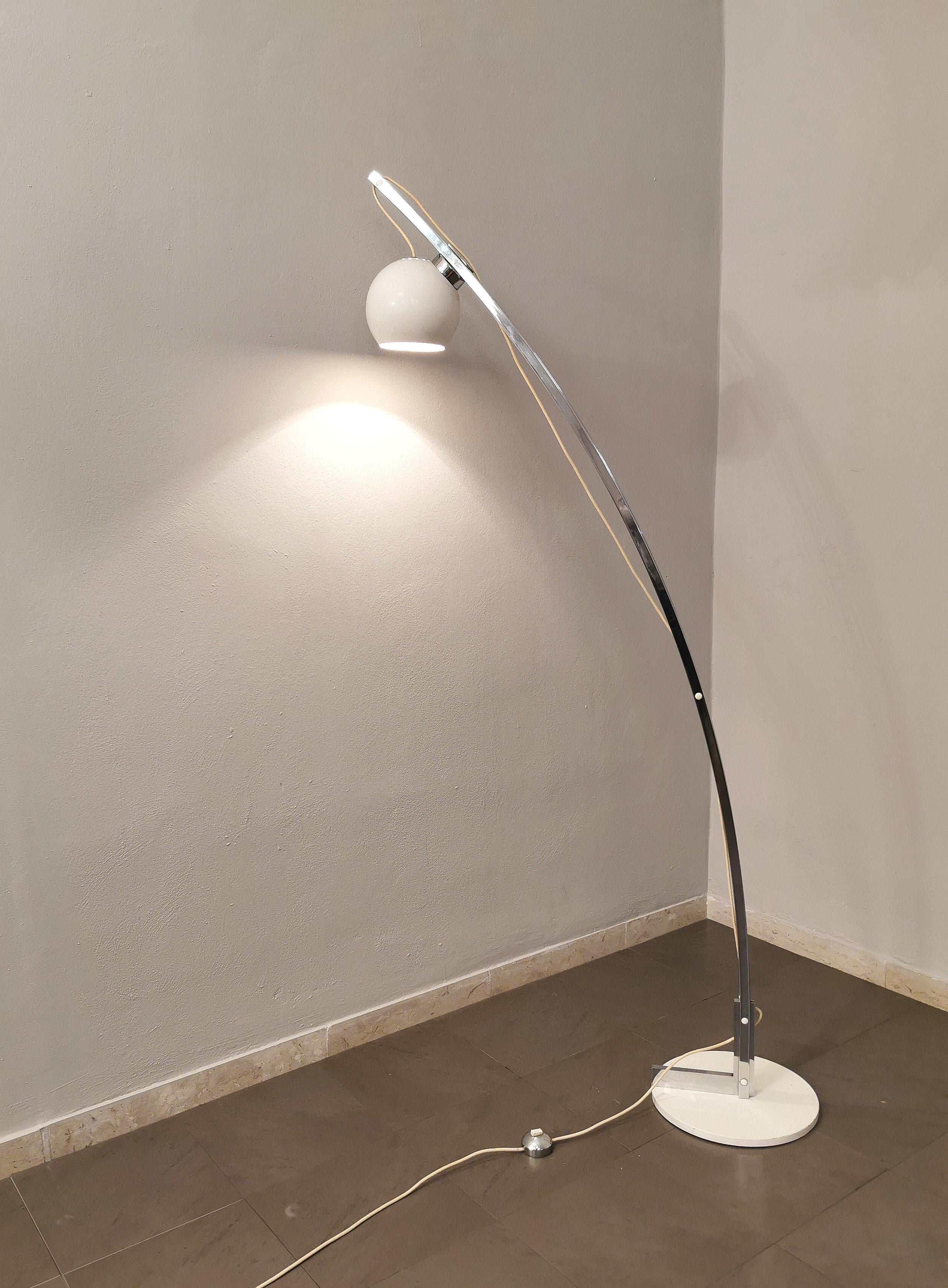 20th Century Midcentury Floor Lamp Reggiani Style Chromed Enameled Metal Italian Design 1970s For Sale