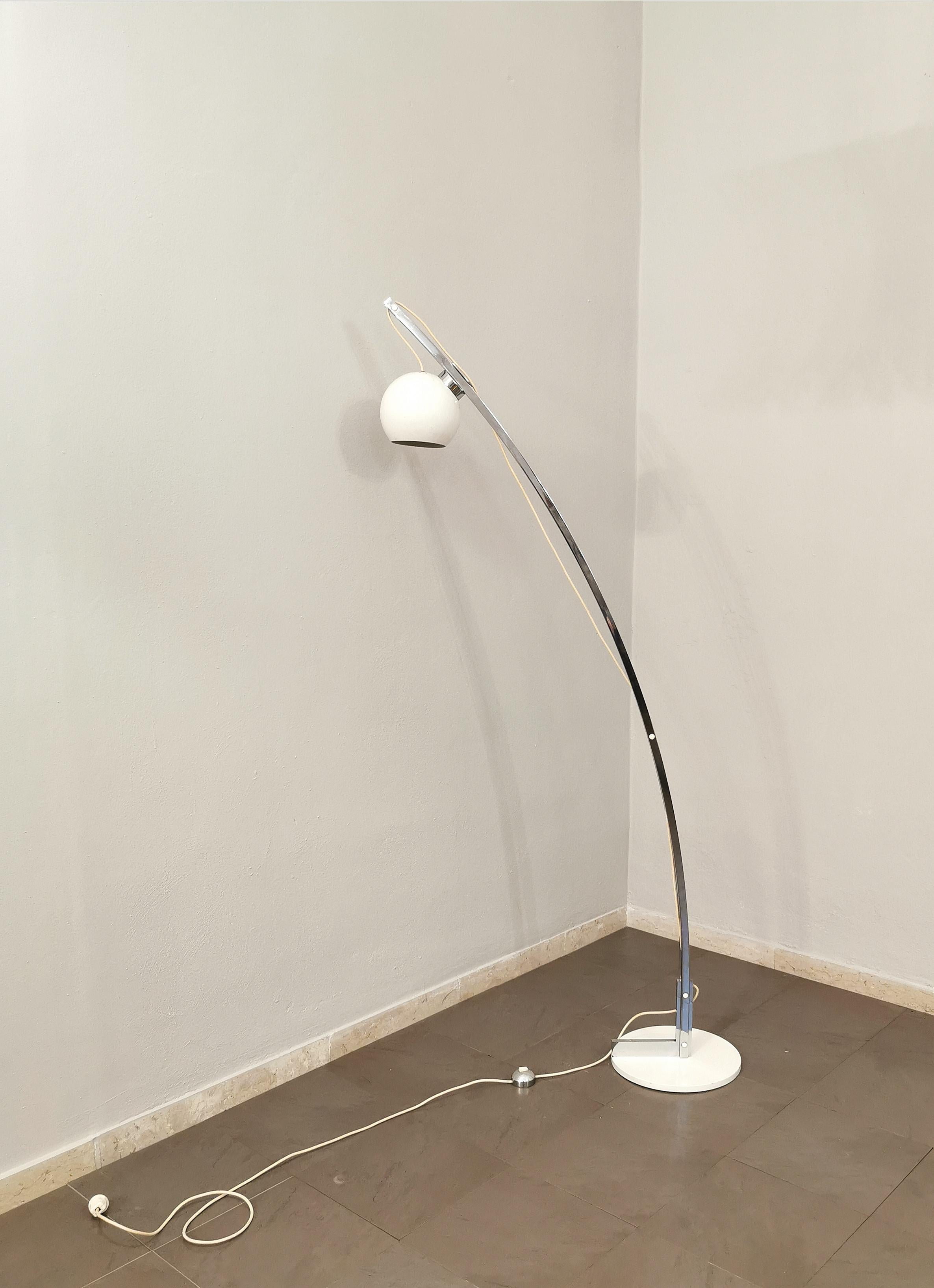 Midcentury Floor Lamp Reggiani Style Chromed Enameled Metal Italian Design 1970s For Sale 1