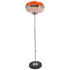 Lampadaire du milieu du siècle Space Age:: Harvey Guzzini:: Italie:: 1970