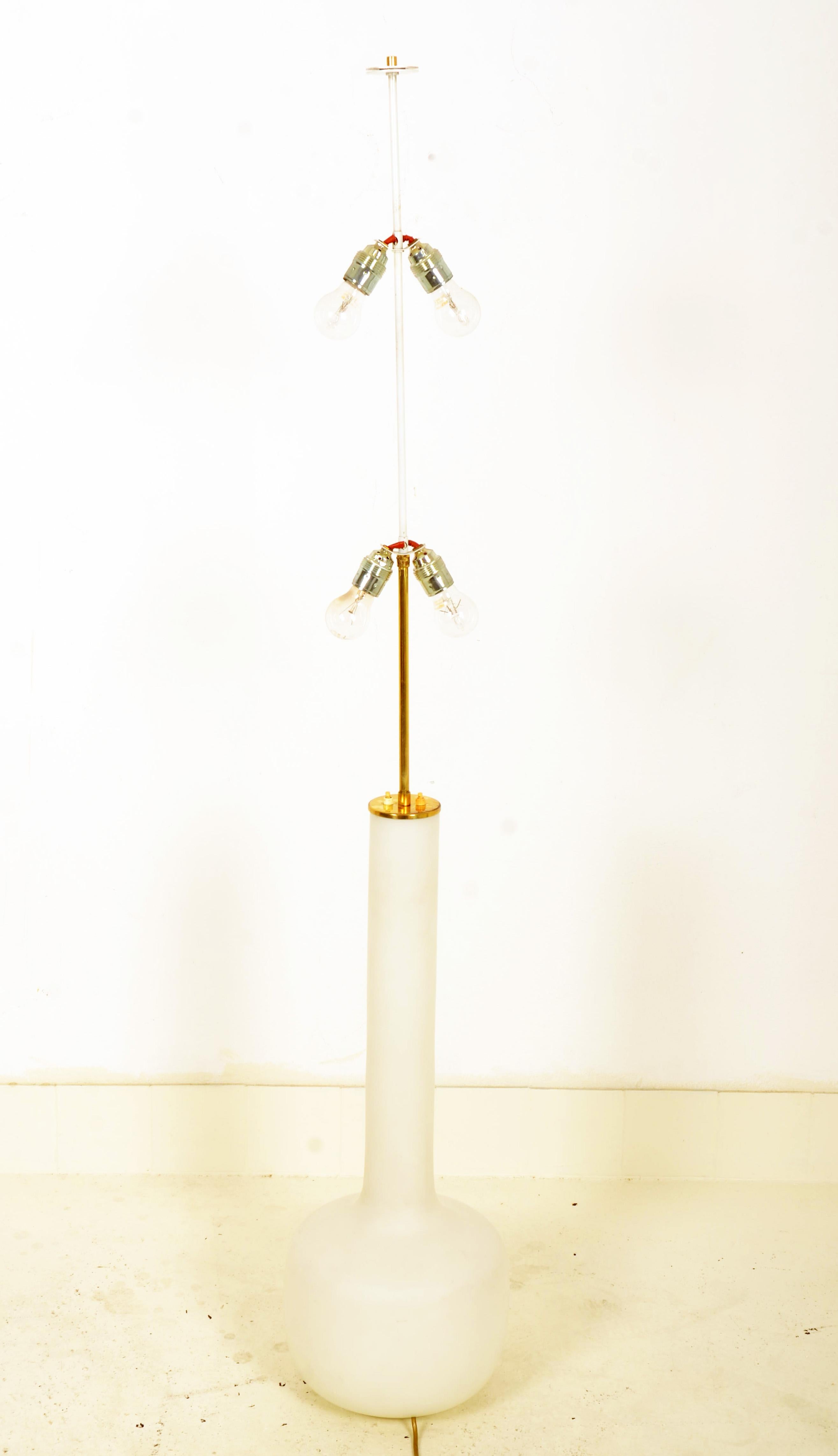 Lampadaire du milieu du siècle avec base en verre de Rupert Nikoll État moyen - En vente à Vienna, AT
