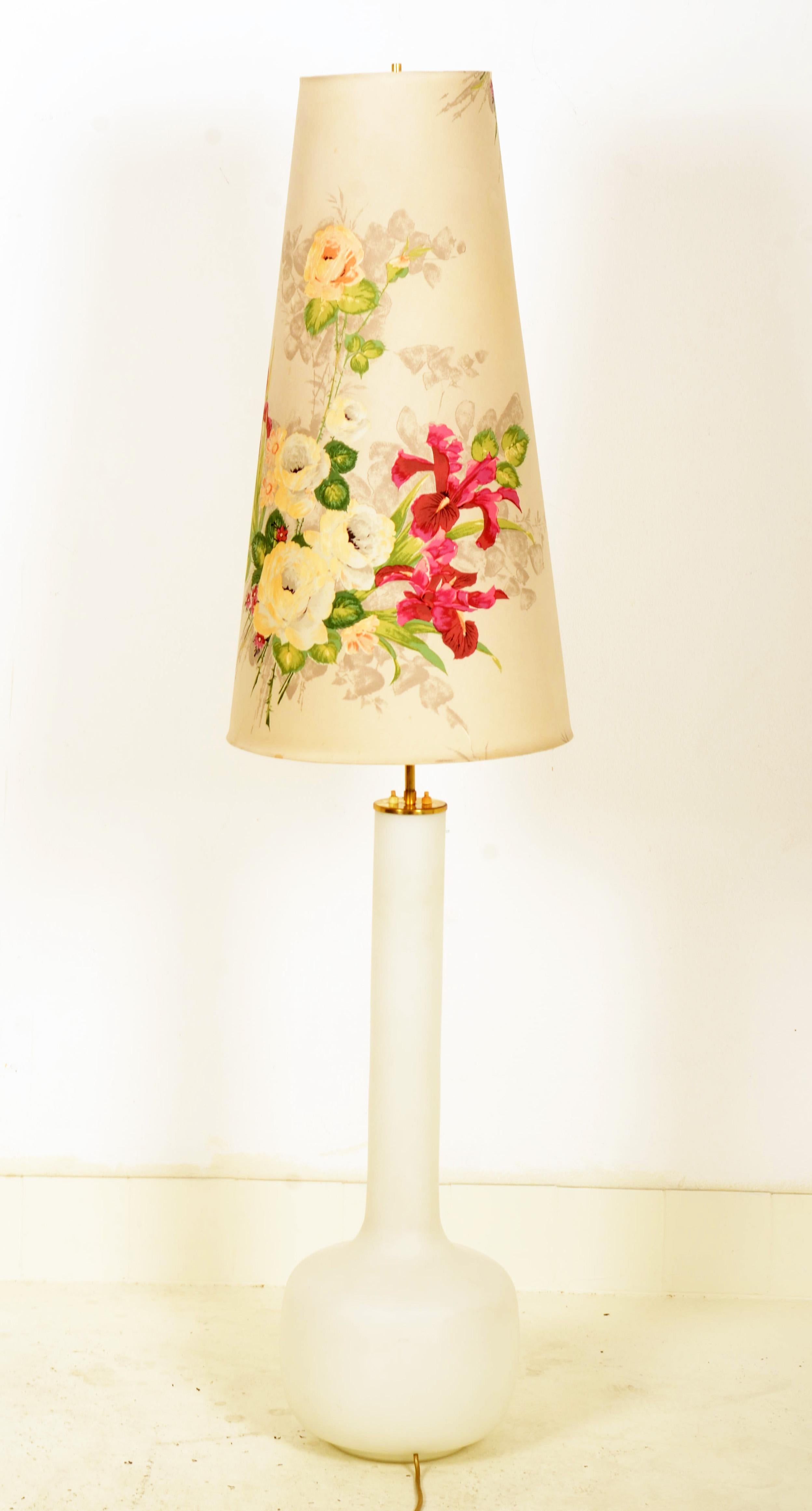 Lampadaire du milieu du siècle avec base en verre de Rupert Nikoll en vente 1