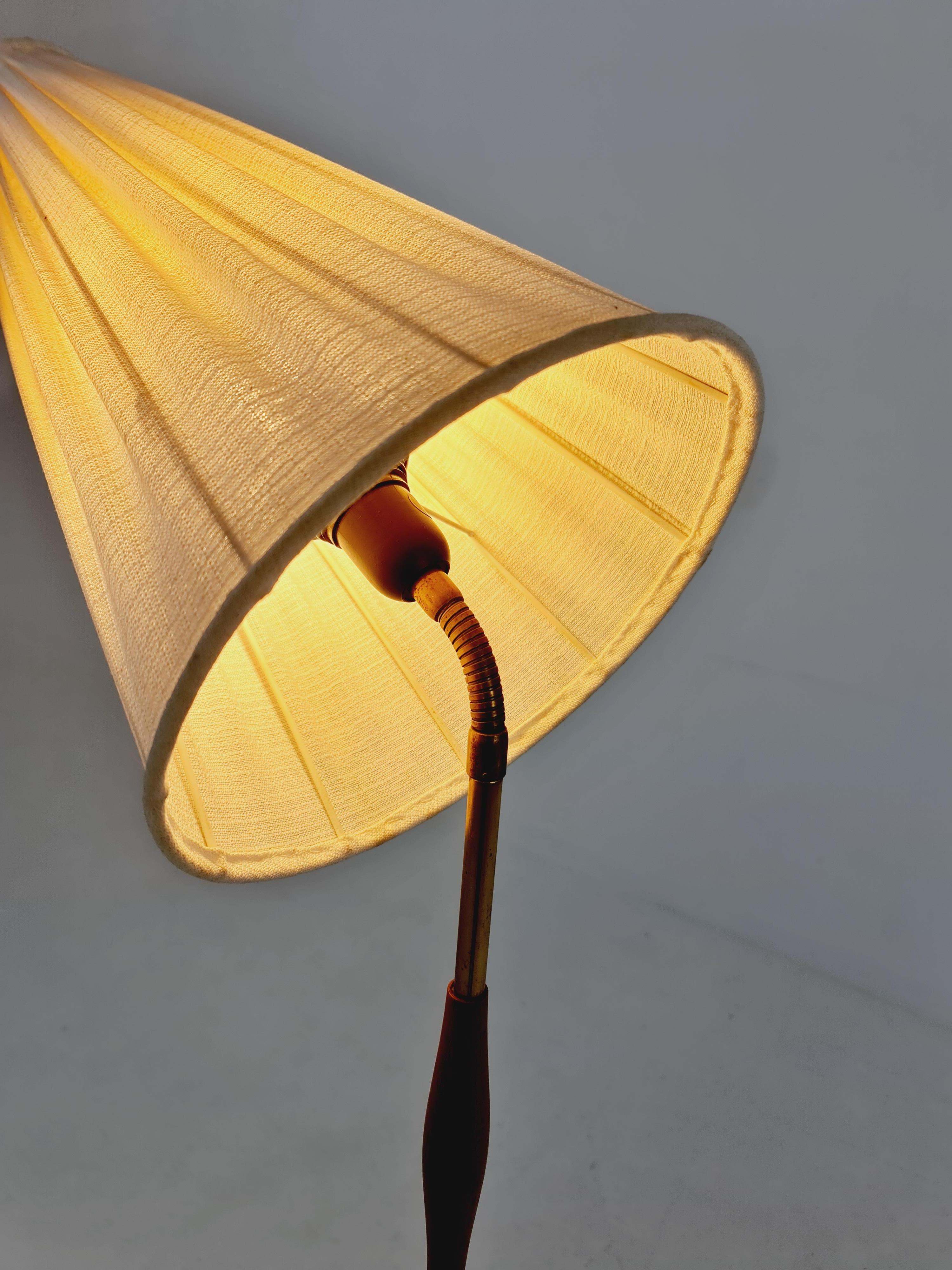 Midcentury floor Tripod flex armlamp brass & Teak Scandinavian by Örsjö Armatur For Sale 3