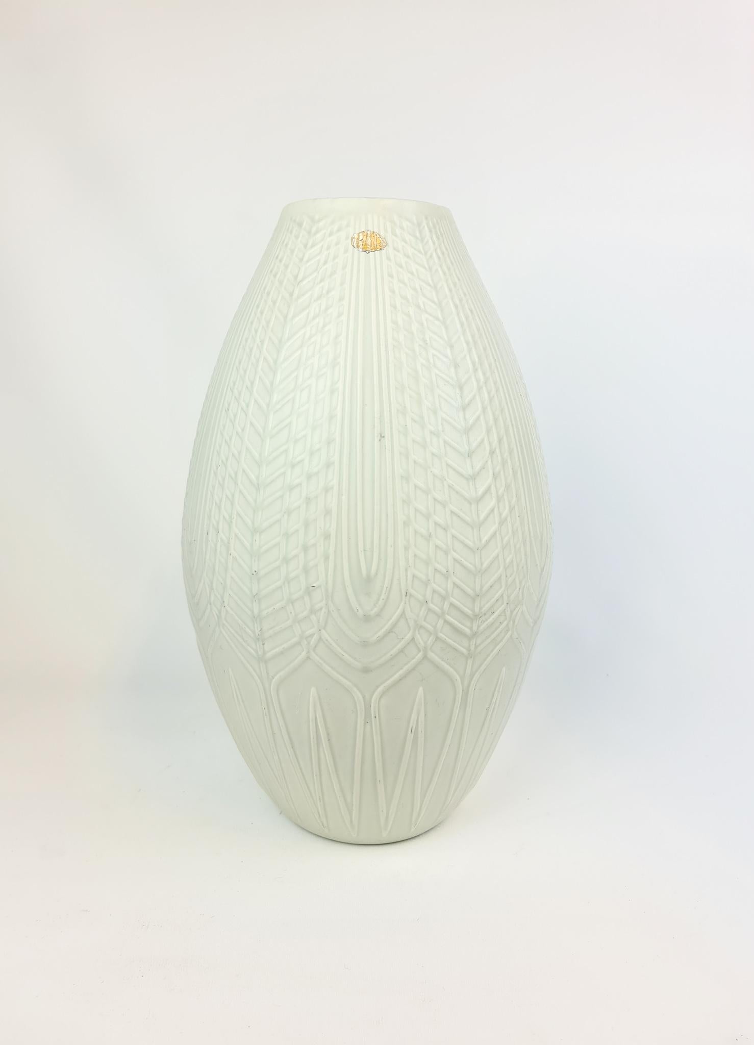 Wonderful floor vase. Produced at Gefle/Upsala Ekeby and designed by Berit Ternell in the 1950s. The form and pattern are nice put together. 

Good vintage condition.

Measures: H 41 cm, D 22 cm.
 