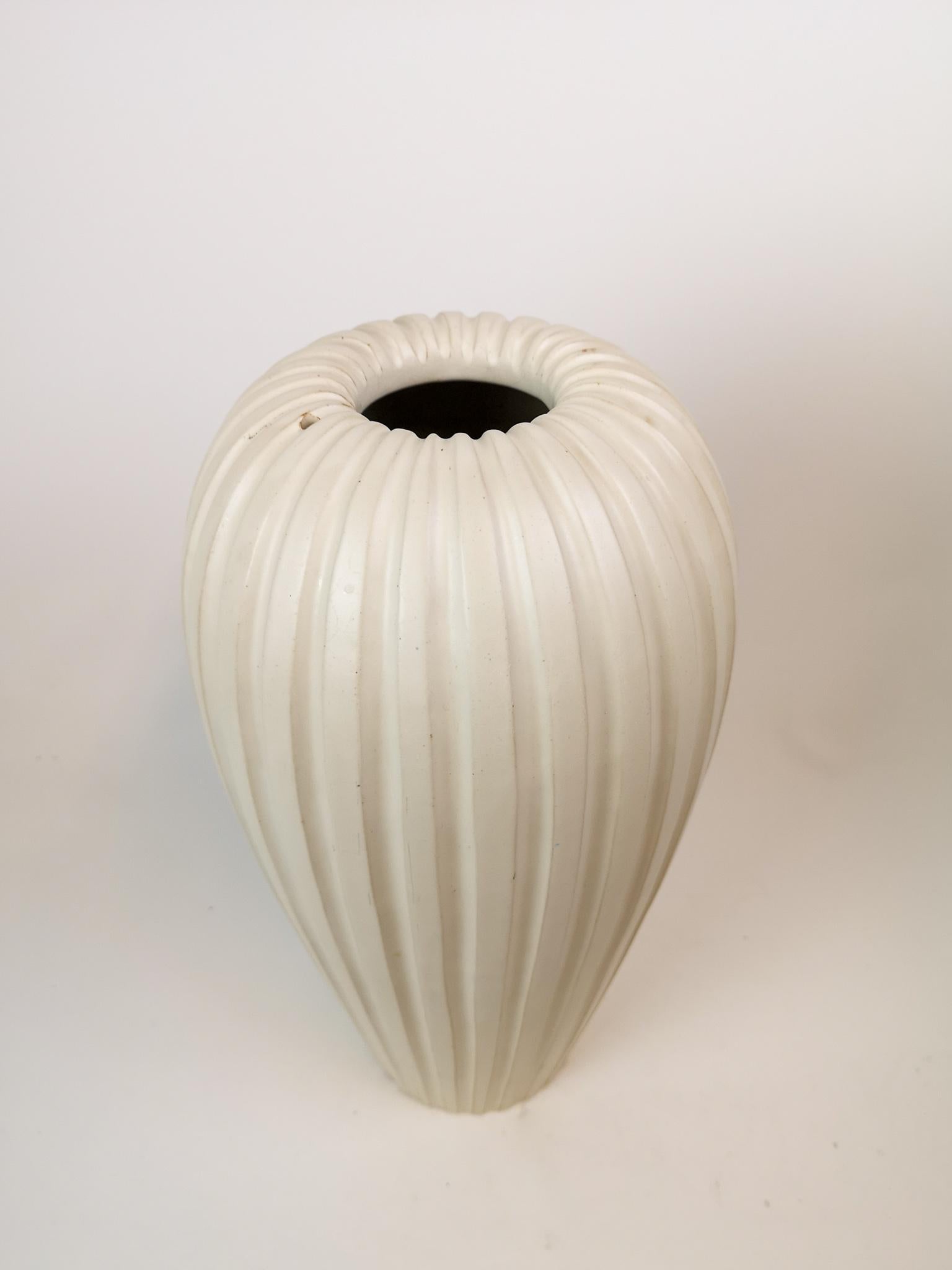 Mid-Century Modern Midcentury Floor Vase by Vicke Lindstrand, 1940s, Sweden For Sale