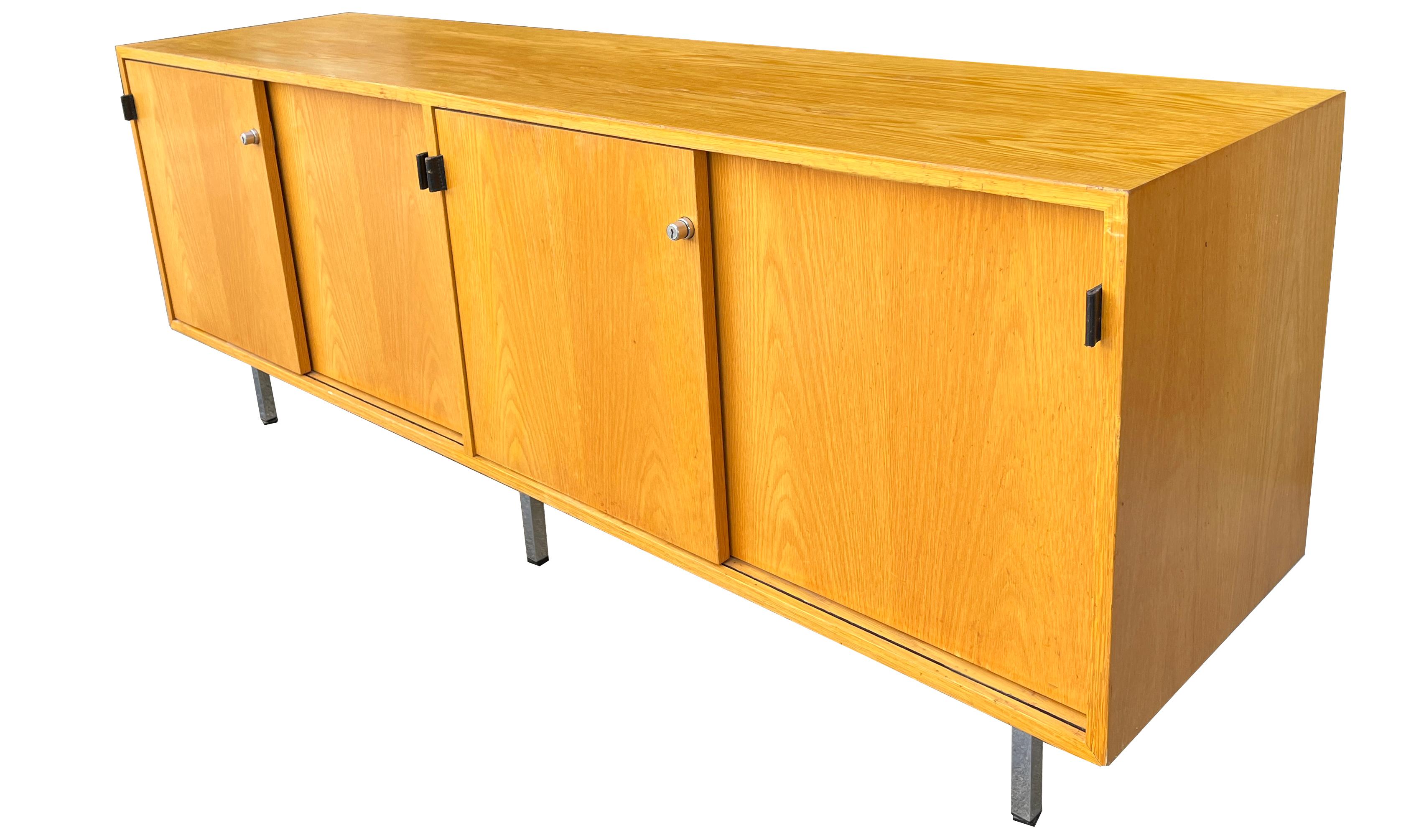 Mid-Century Modern Armoire Florence Knoll du milieu du siècle en bois de frêne rare en vente