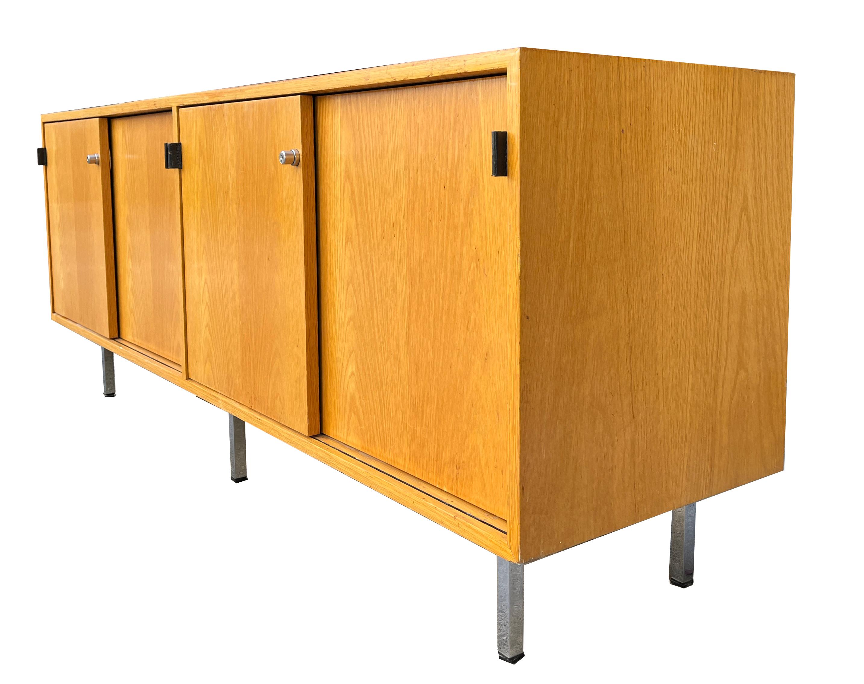 Américain Armoire Florence Knoll du milieu du siècle en bois de frêne rare en vente