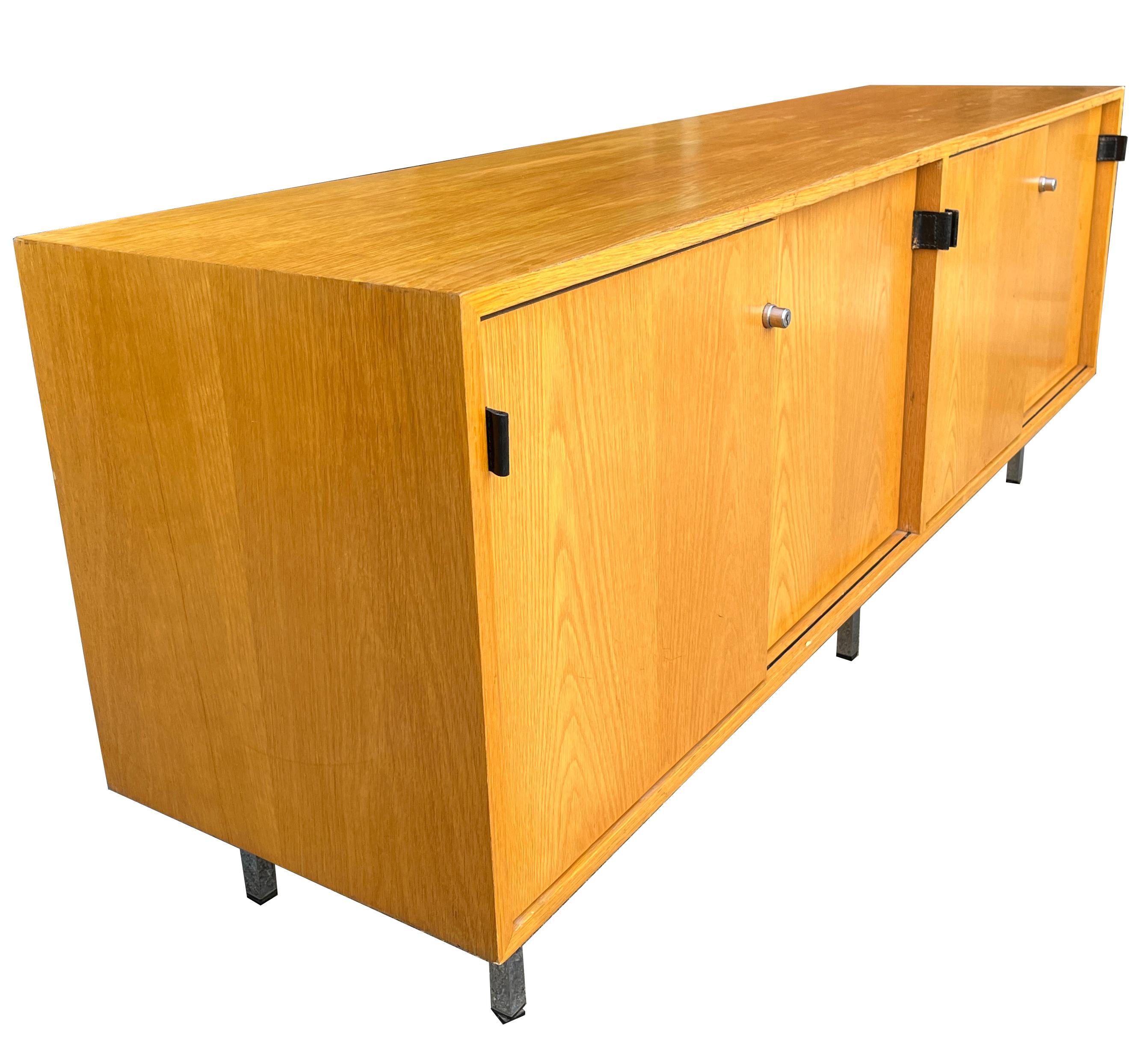 Chrome Armoire Florence Knoll du milieu du siècle en bois de frêne rare en vente