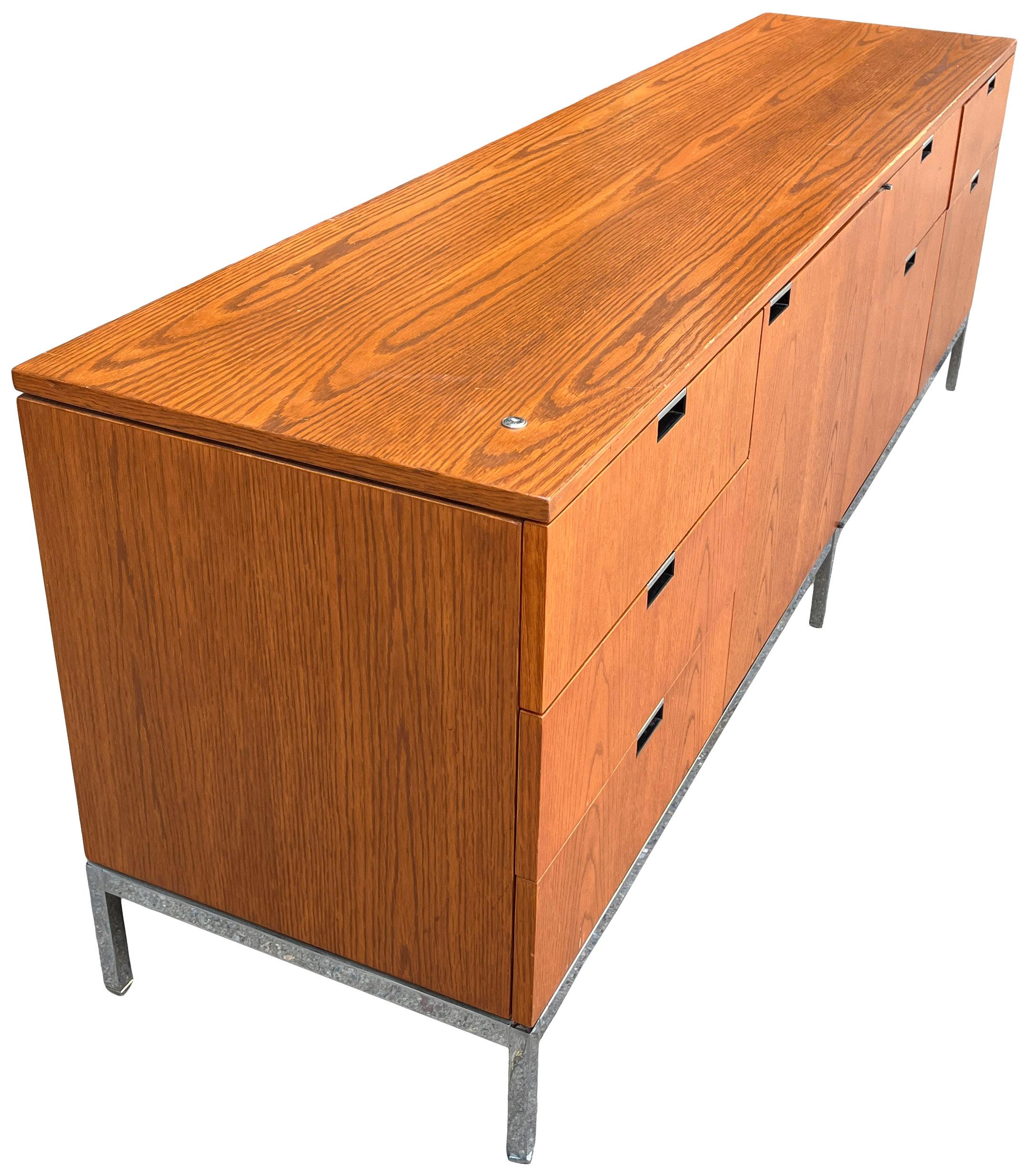 Schöne Florence Knoll Anrichte mit 4 Positionen im Angebot 4