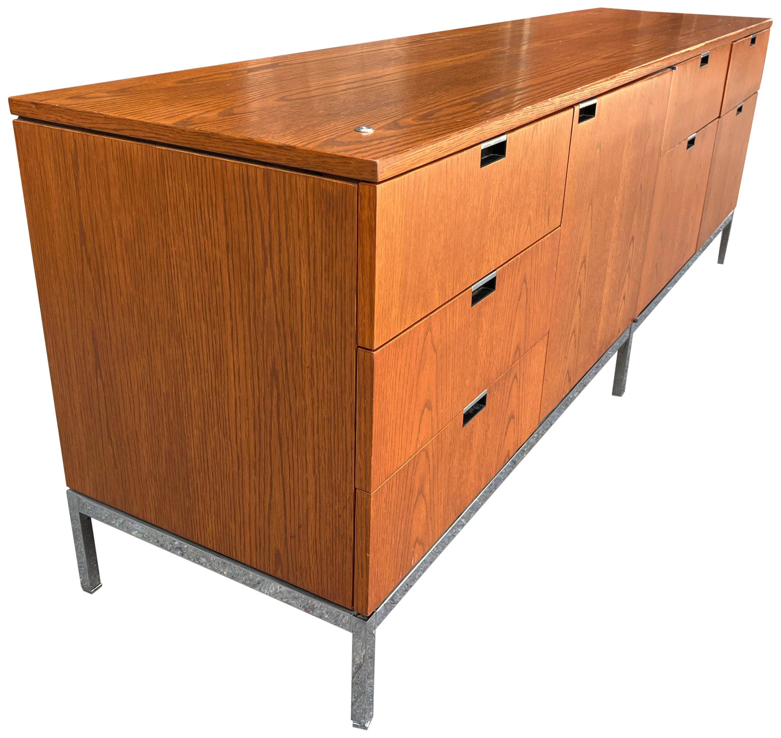 Schöne Florence Knoll Anrichte mit 4 Positionen im Angebot 6